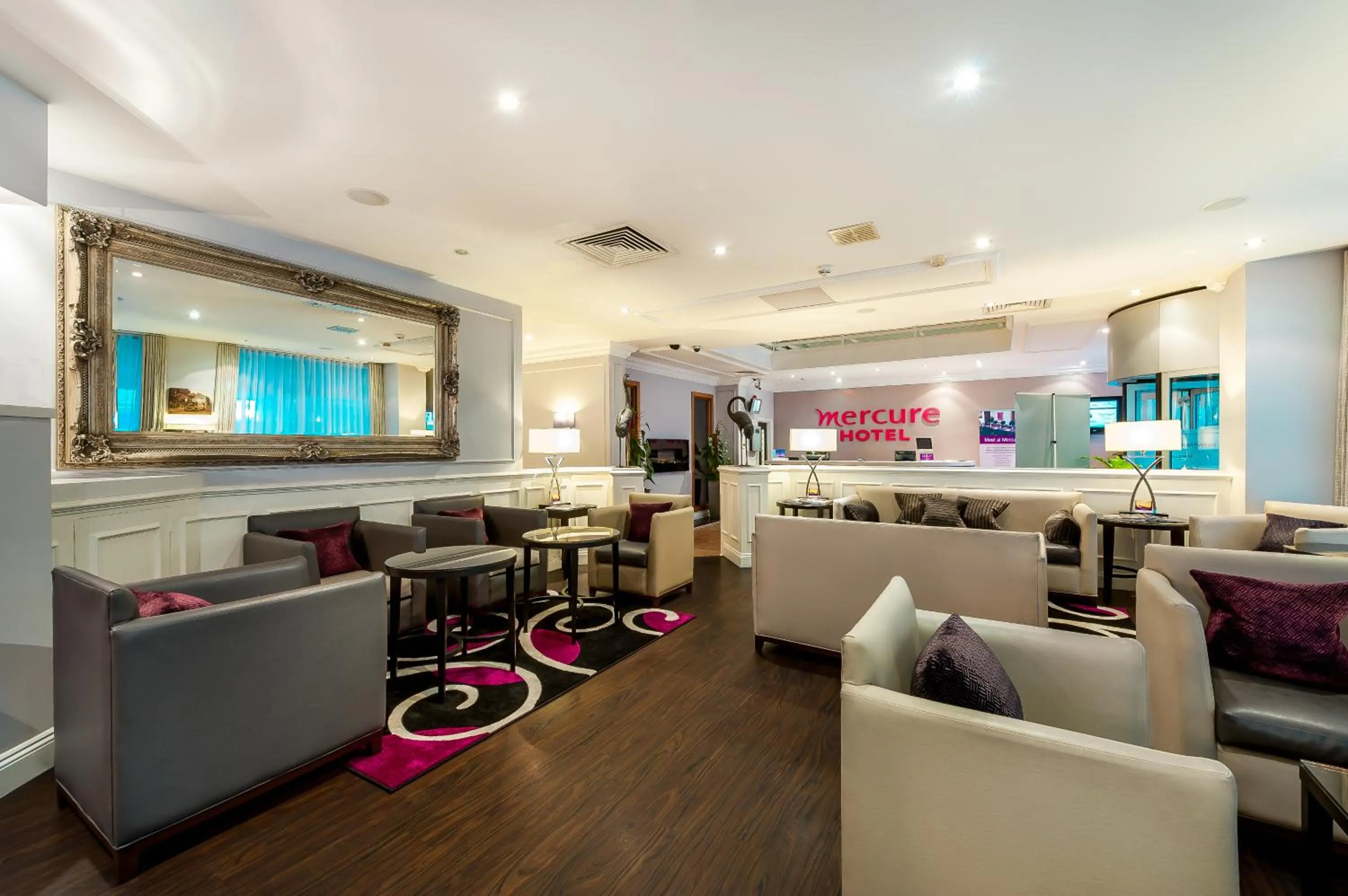 Restaurant/Places to Eat in Mercure London Kensington Hotel