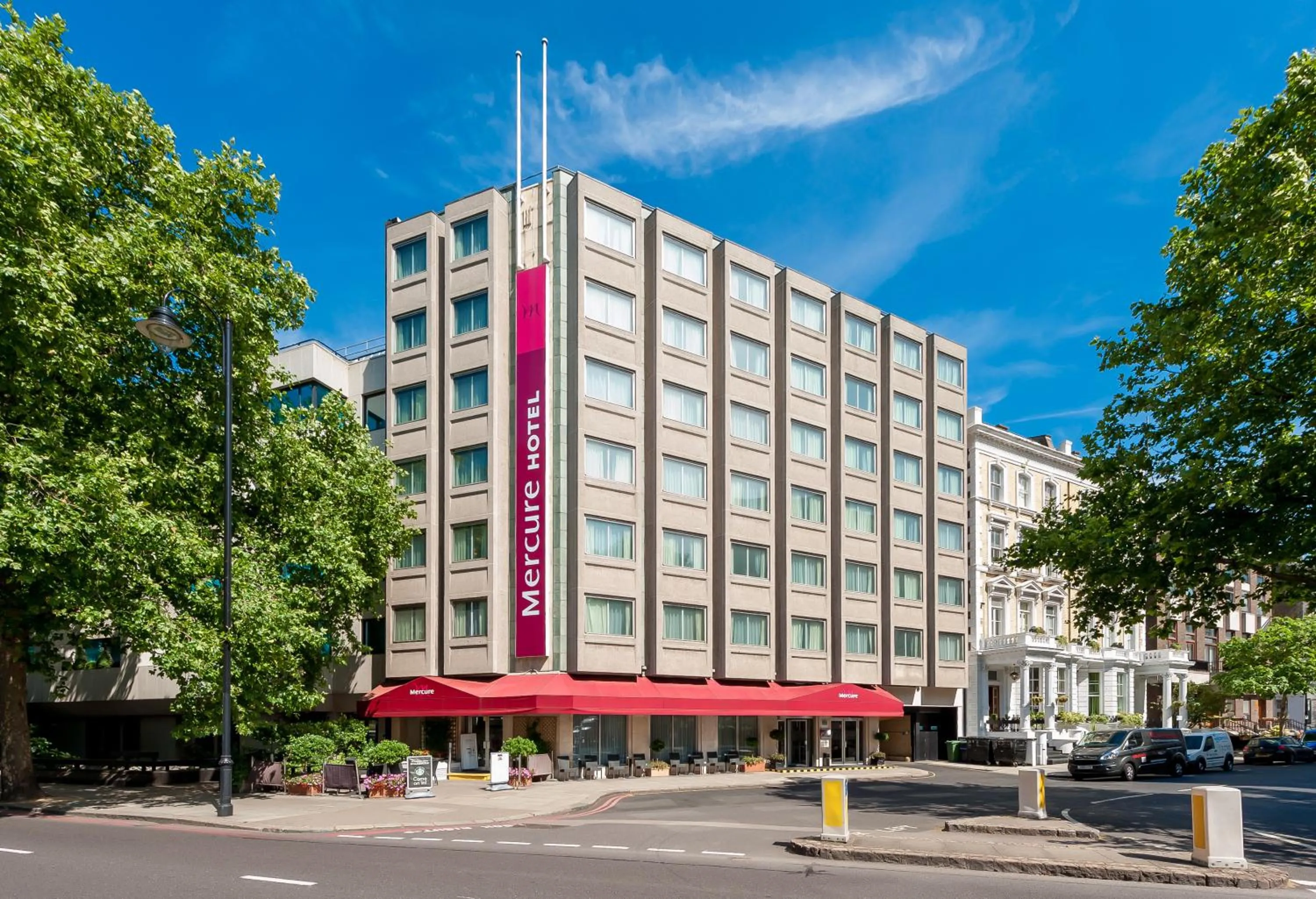 Property Building in Mercure London Kensington Hotel