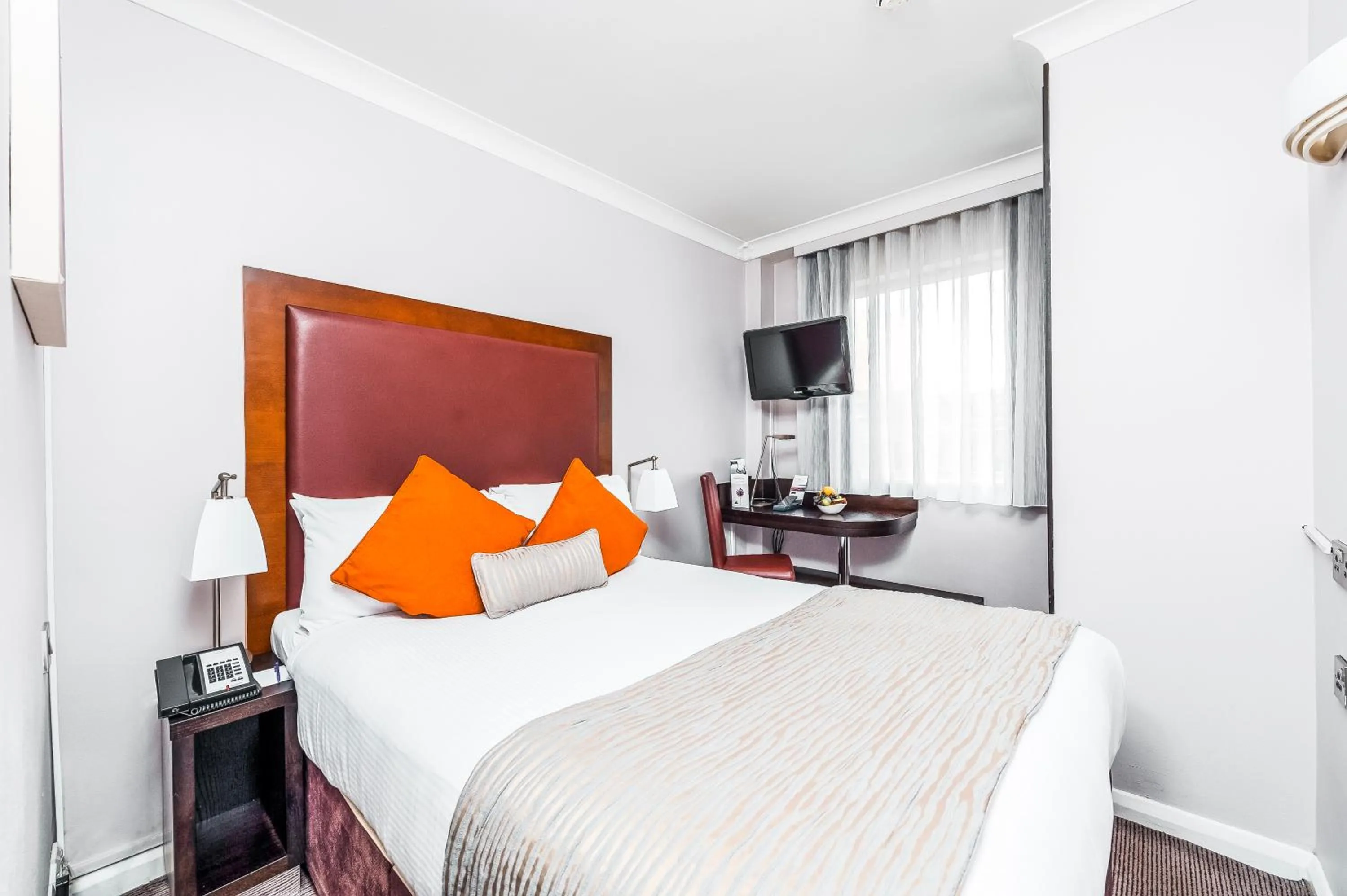 Bed in Mercure London Kensington Hotel