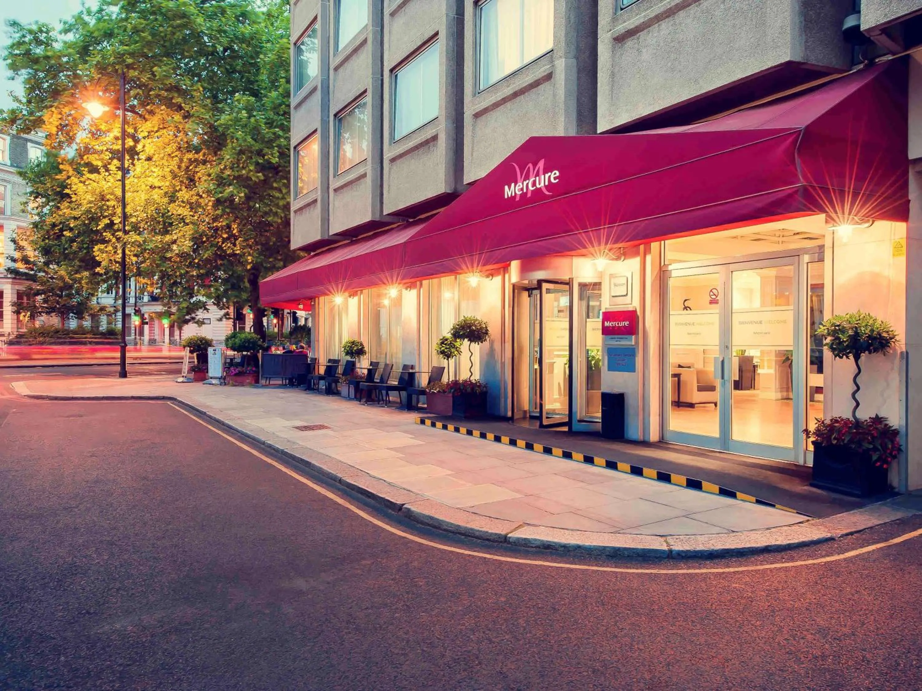 Property building in Mercure London Kensington Hotel