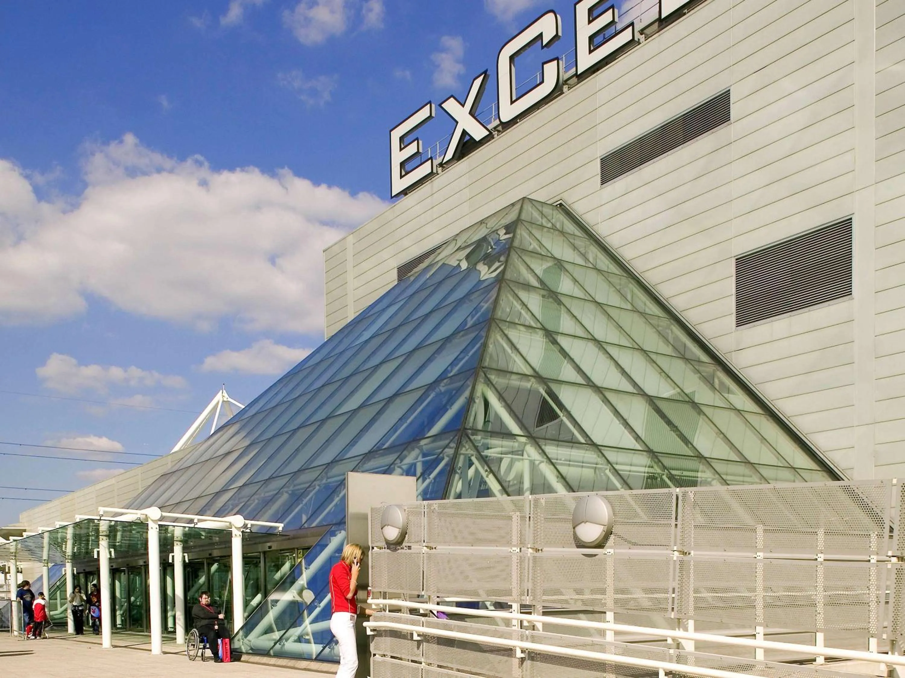 On site, Property Building in Mercure London Kensington Hotel