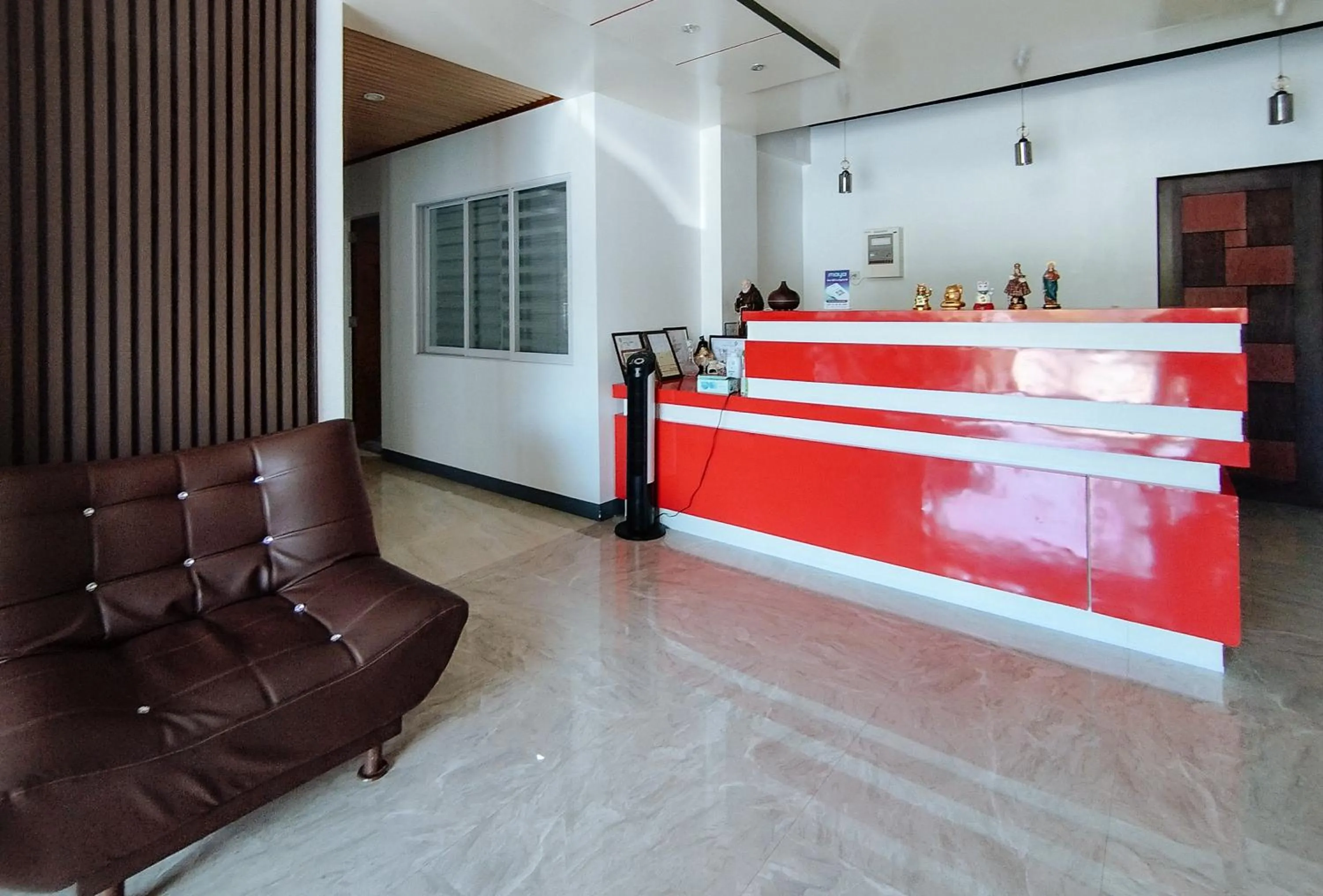 Lobby or reception in RedDoorz @ LQJ Hotel Old Buswang Kalibo