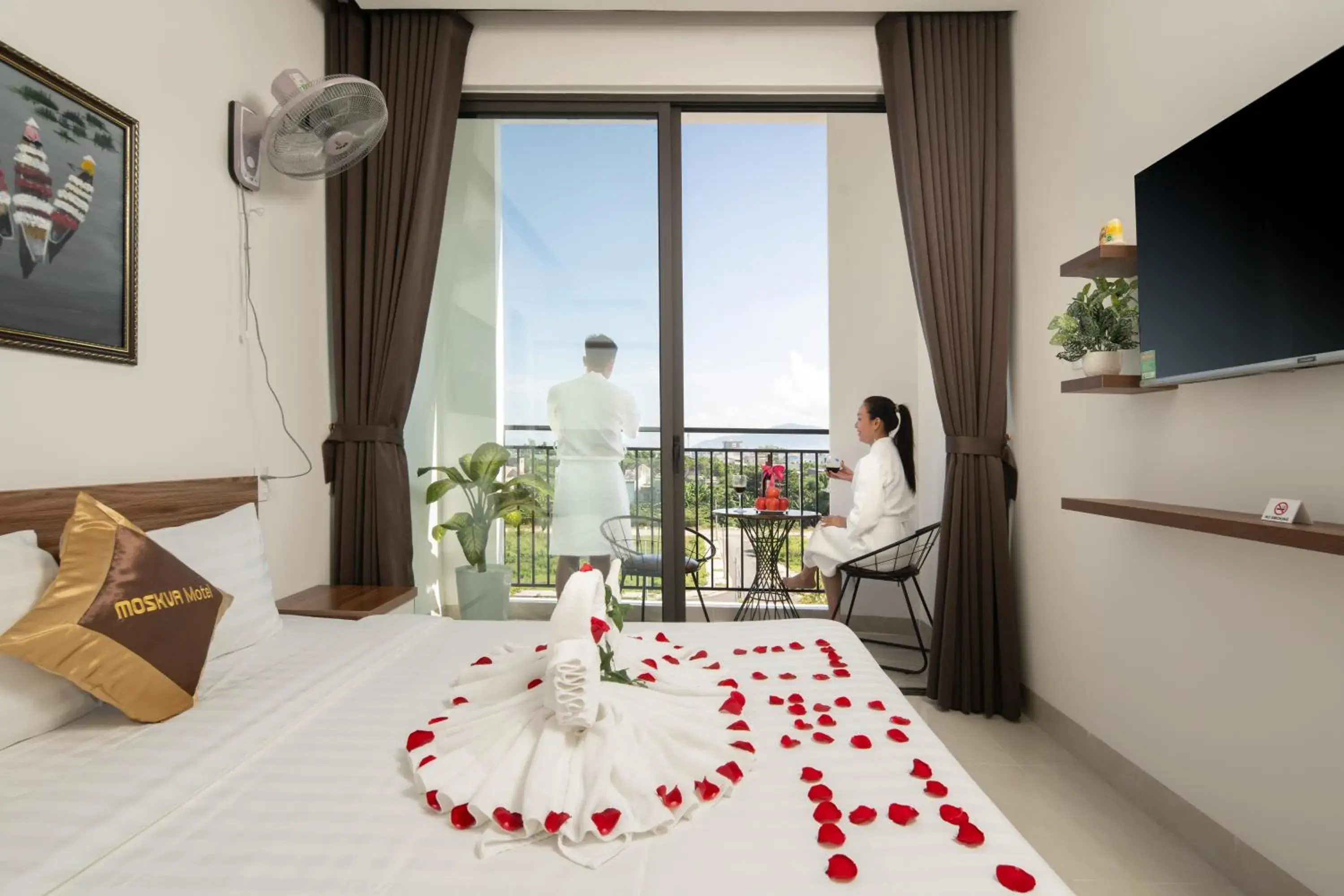 Deluxe Double Room with Balcony in Moskva Motel & Apartment Danang Deluxe Double Room with Balcony in Moskva Motel & Apartment Danang