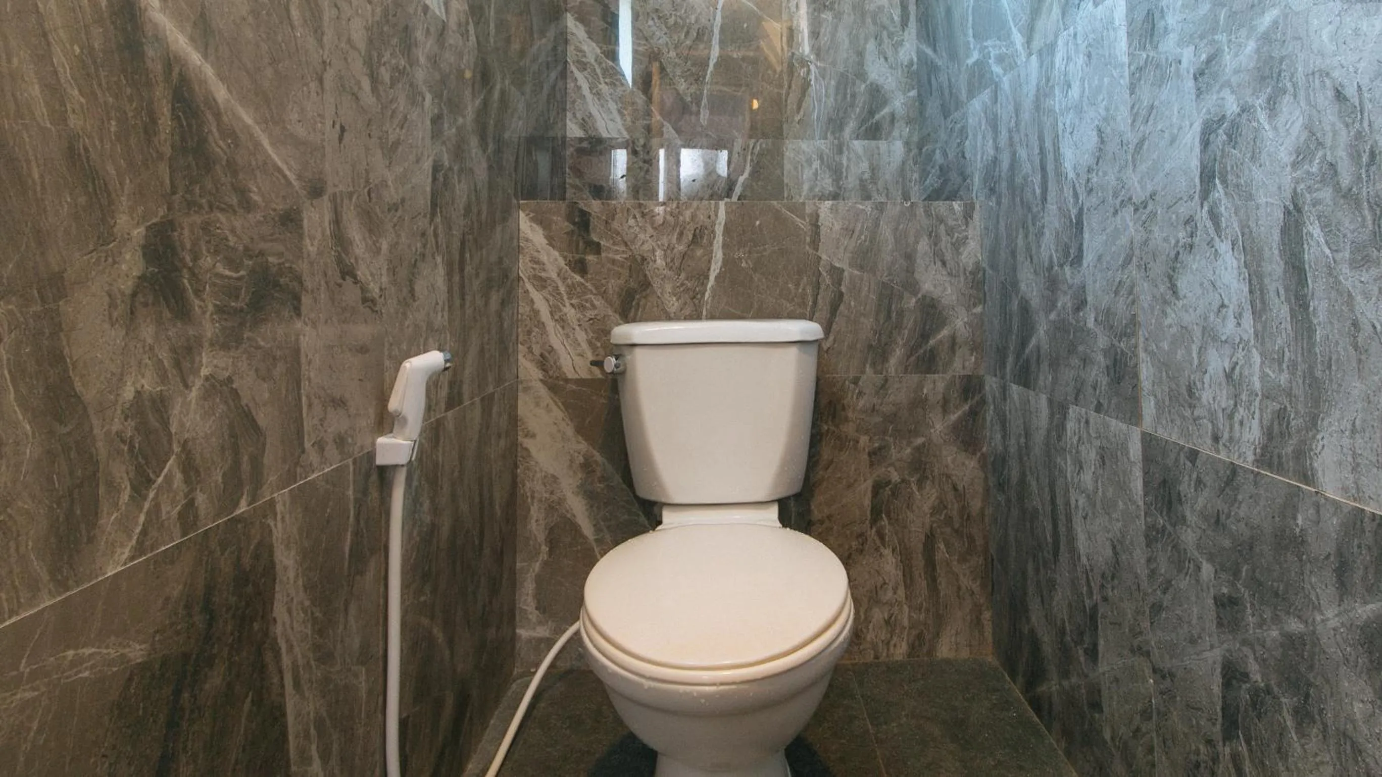 Toilet in RedDoorz @ Recson Boracay Hostel