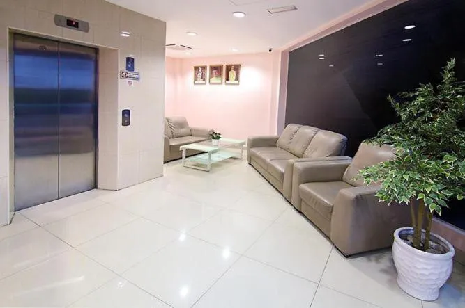 TV and multimedia in Sun Inns Hotel Bestari Jaya