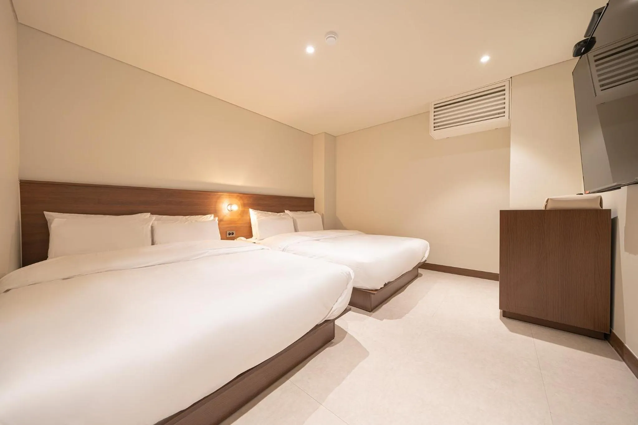 Bed in TimeTerminal Hotel Daejeon 1st by Aank