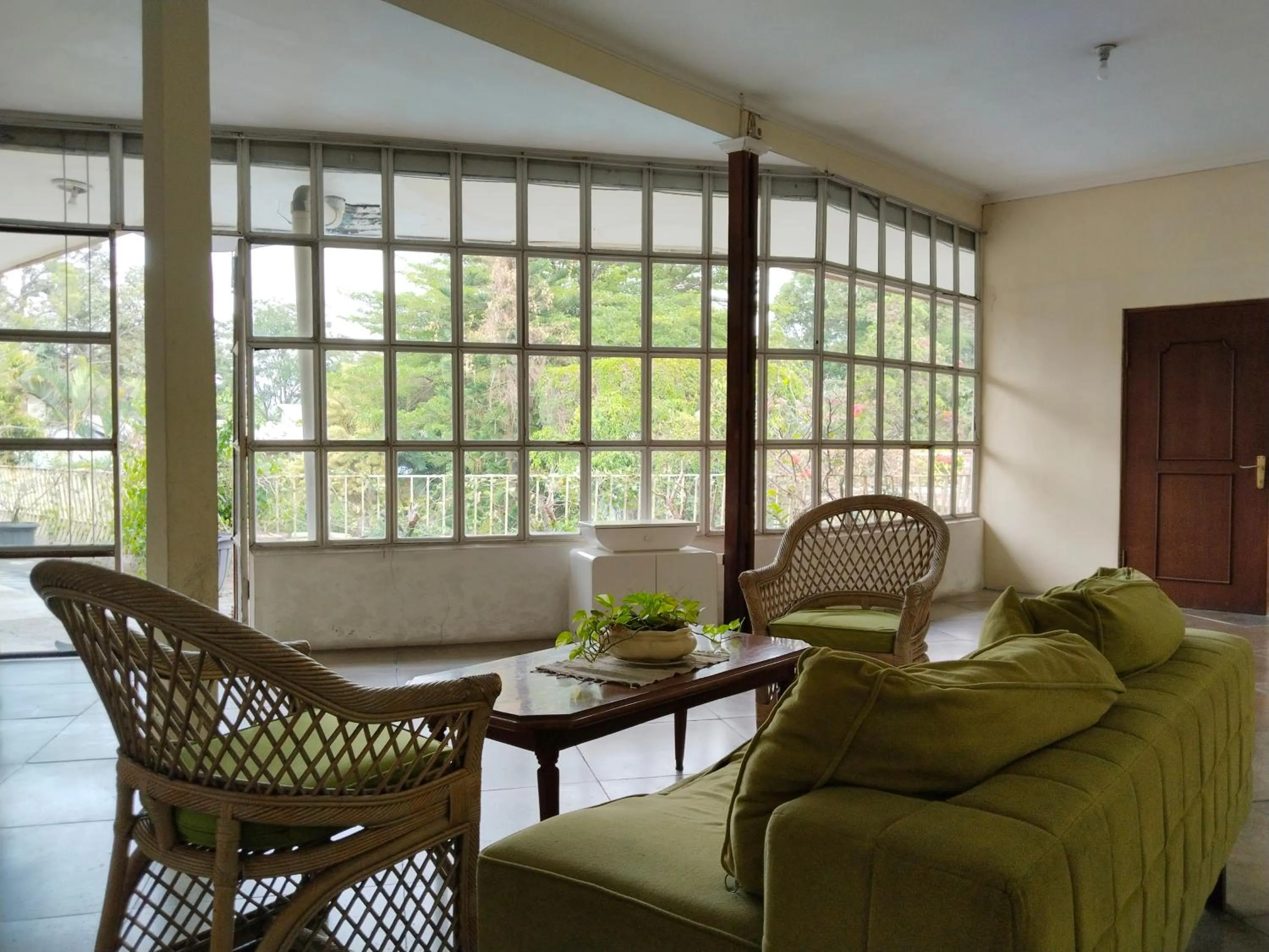 Seating area in The Garden Family Guest House powered by Cocotel