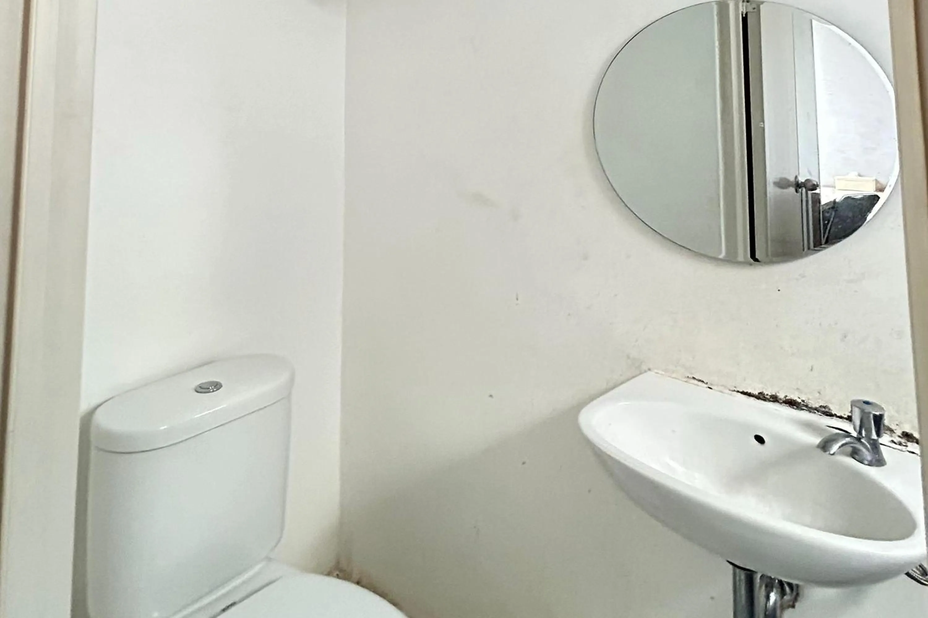 Toilet in Barata Residence Aeropolis