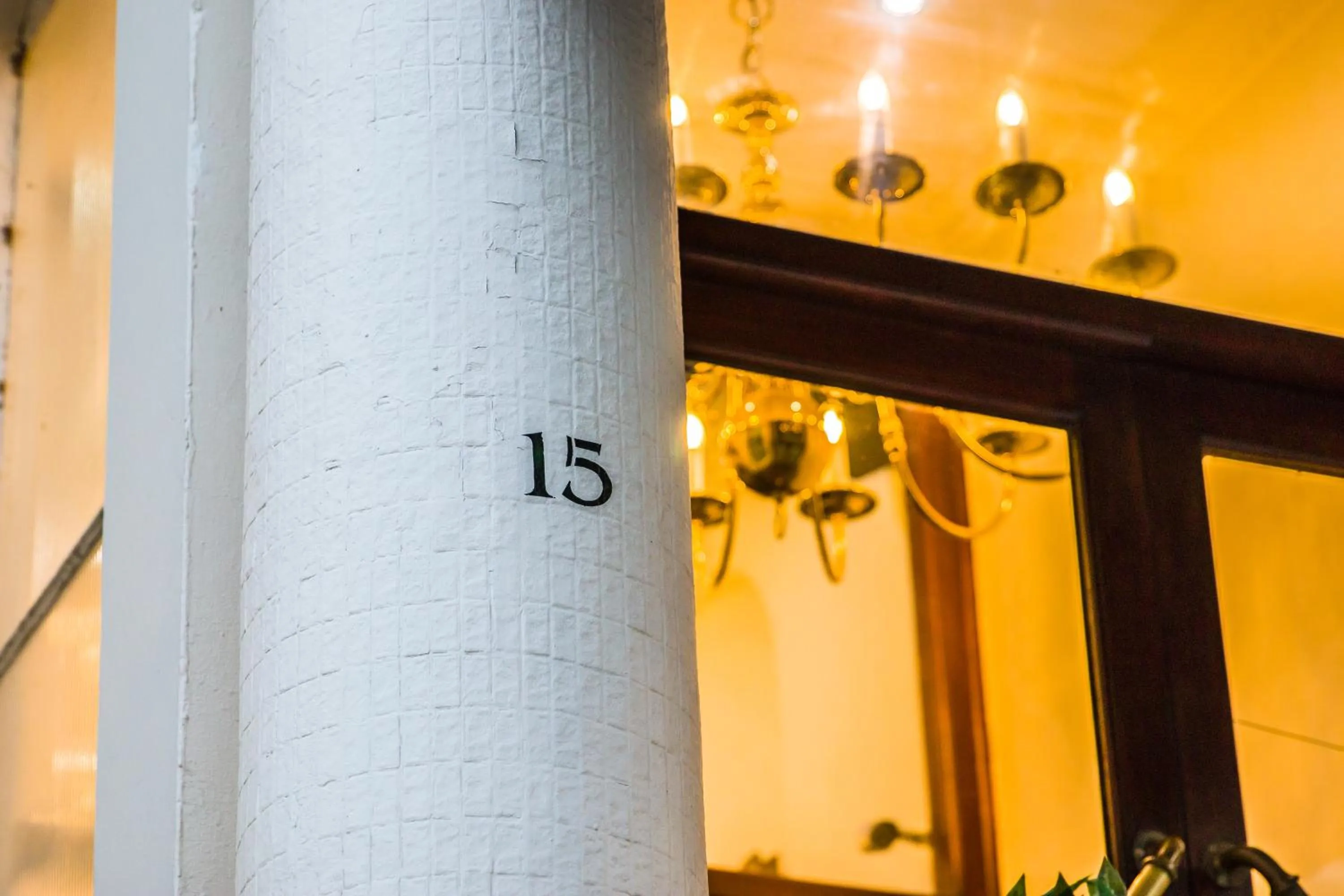 Facade/entrance in London Town Hotel