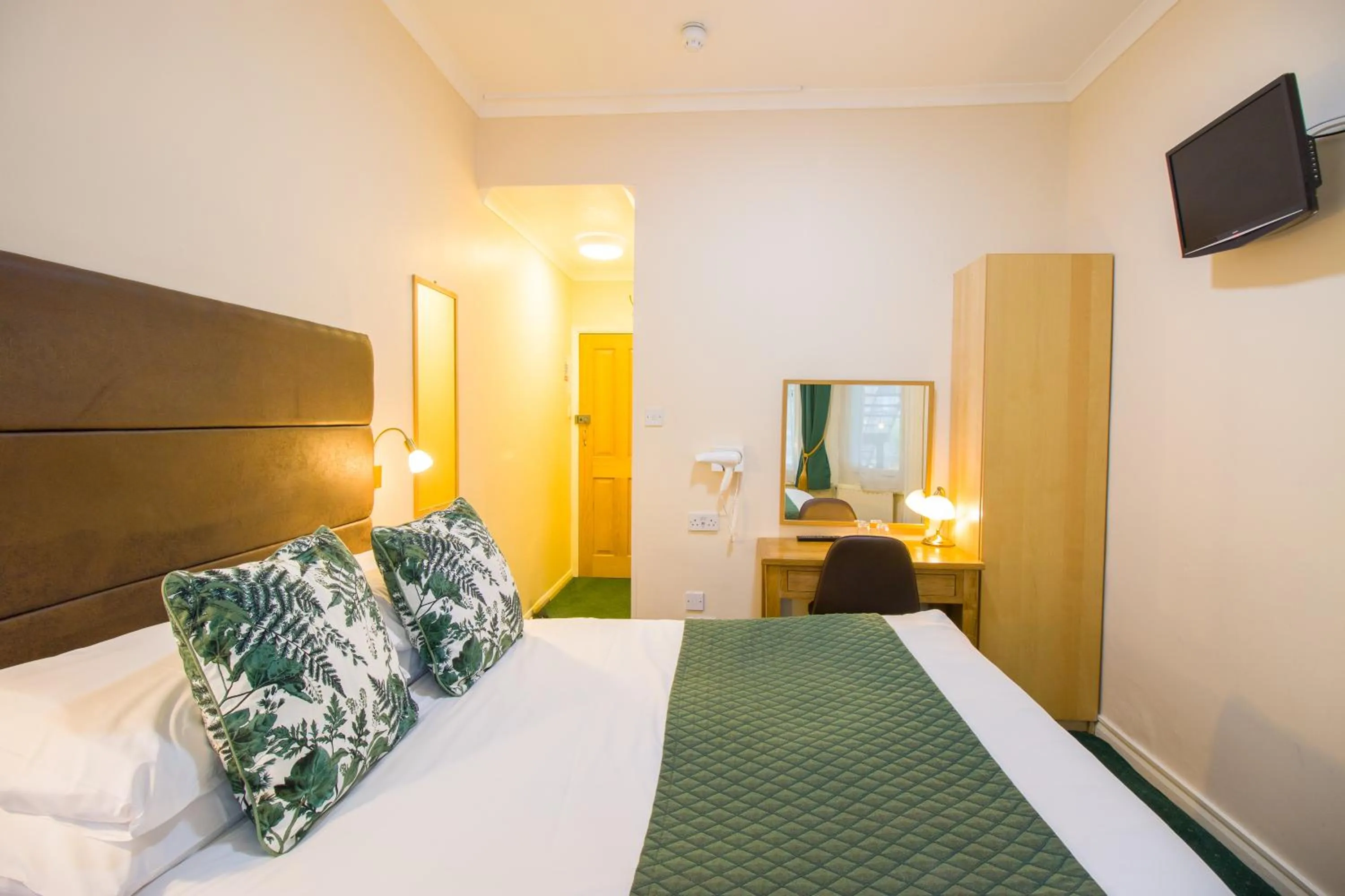 Bedroom, Bed in London Town Hotel