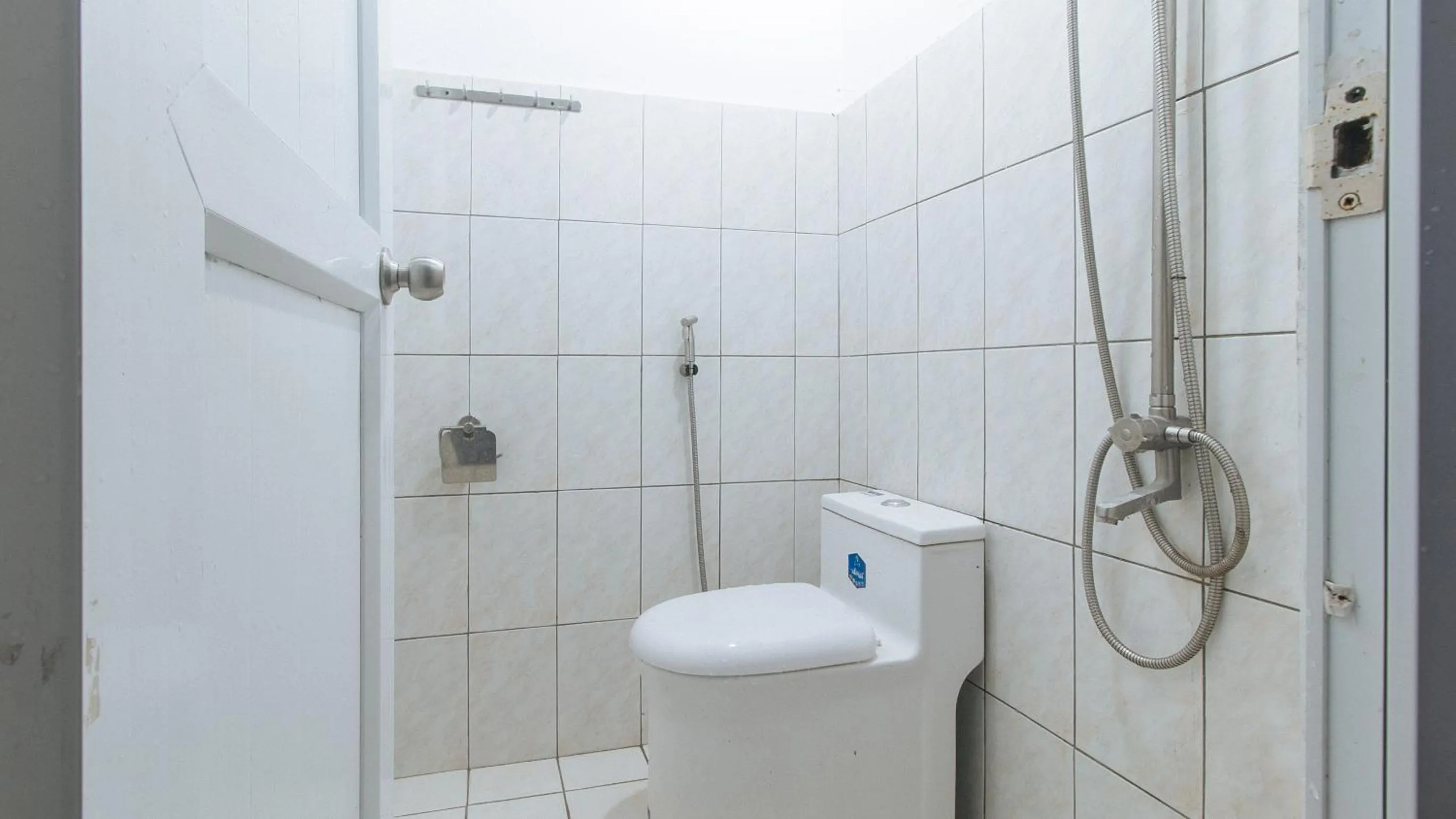 Bathroom in RedDoorz @ Cristina's Hideaway Resort Tanay