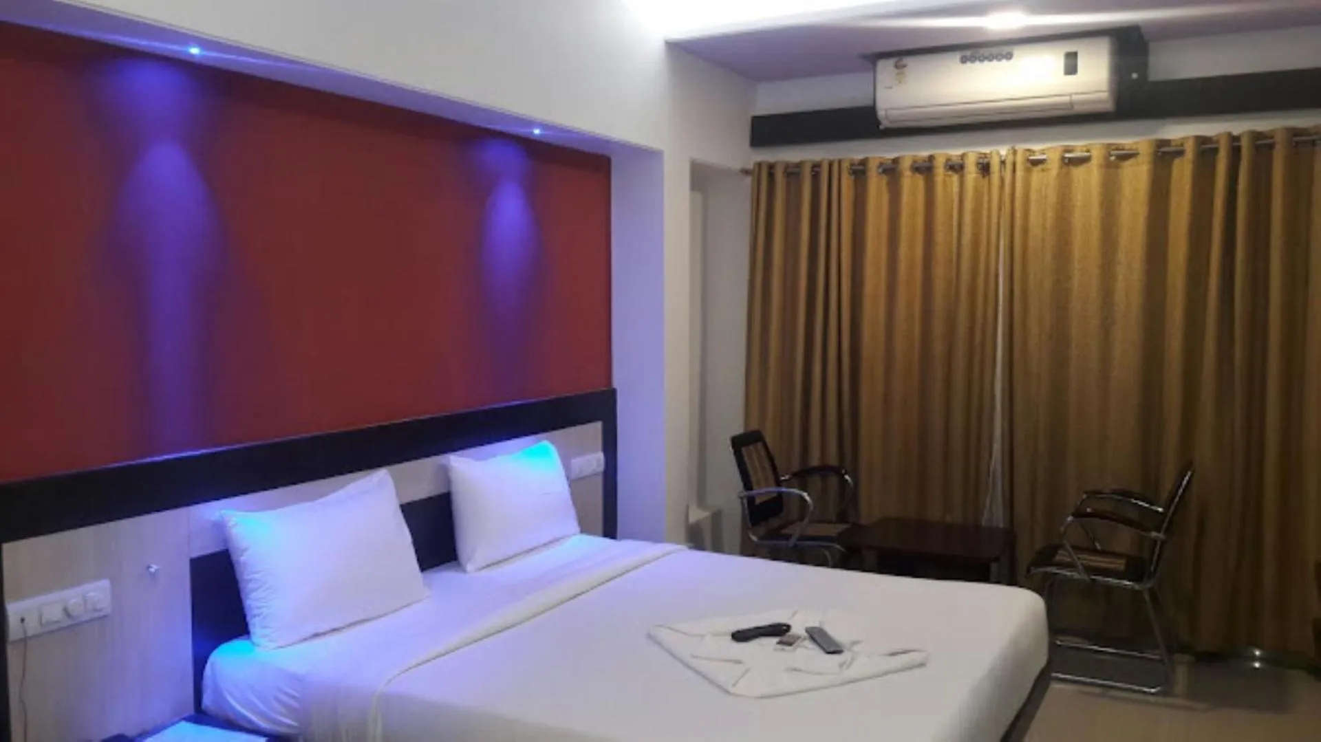 Bed in Hotel Naivedya