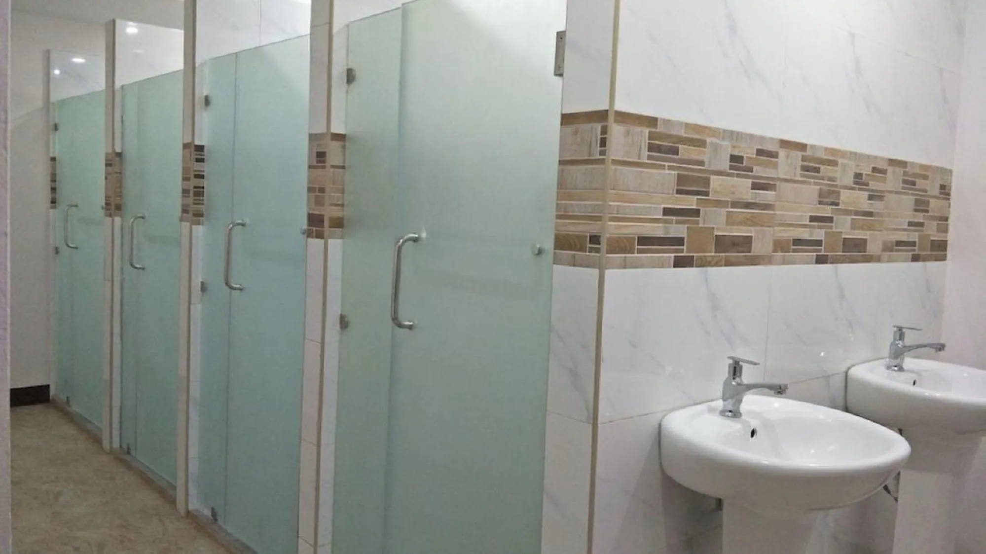 Shower in RedDoorz @ Recson Hostel Coron Palawan