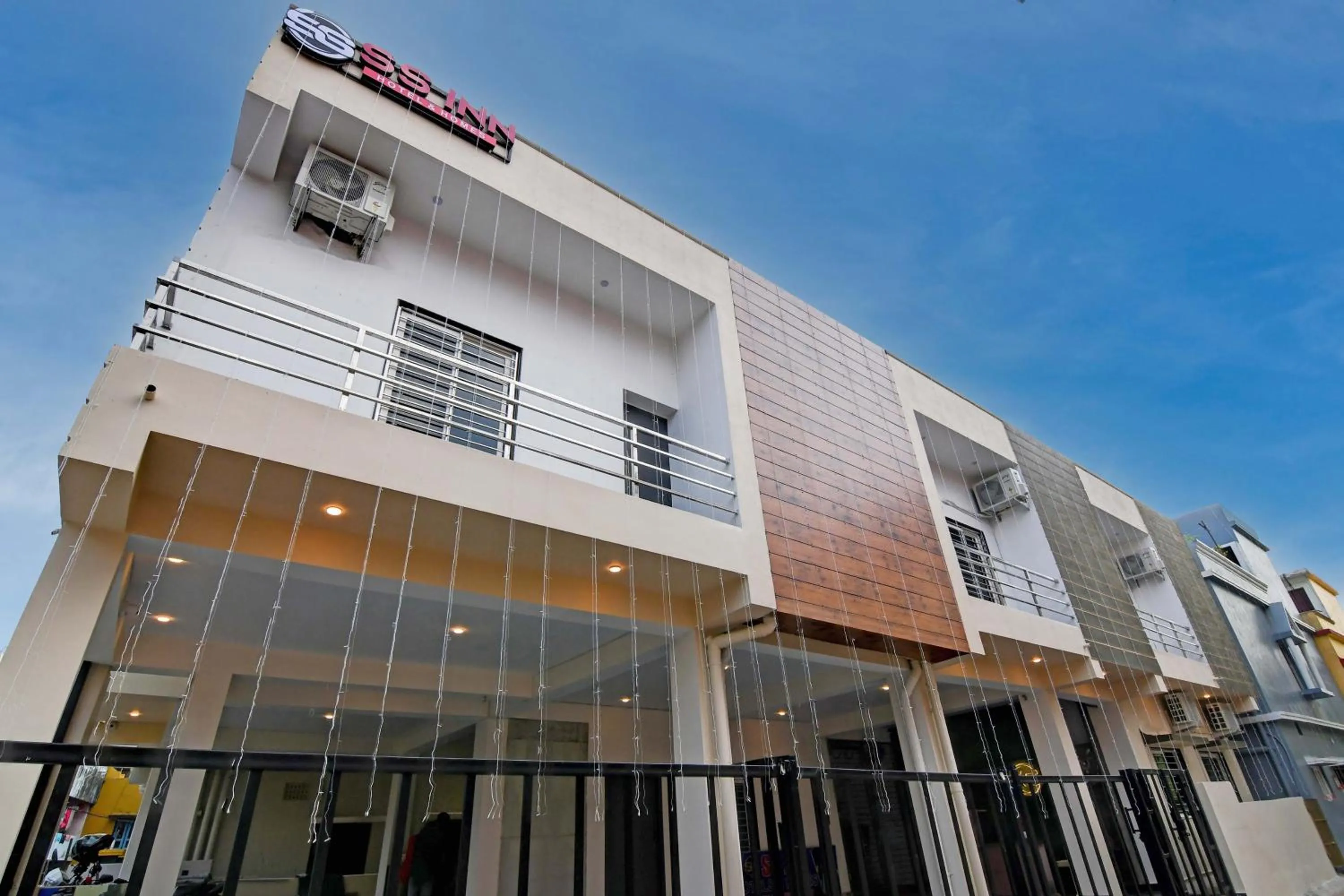 Facade/entrance in Hotel O SS INN Hotels & Homes