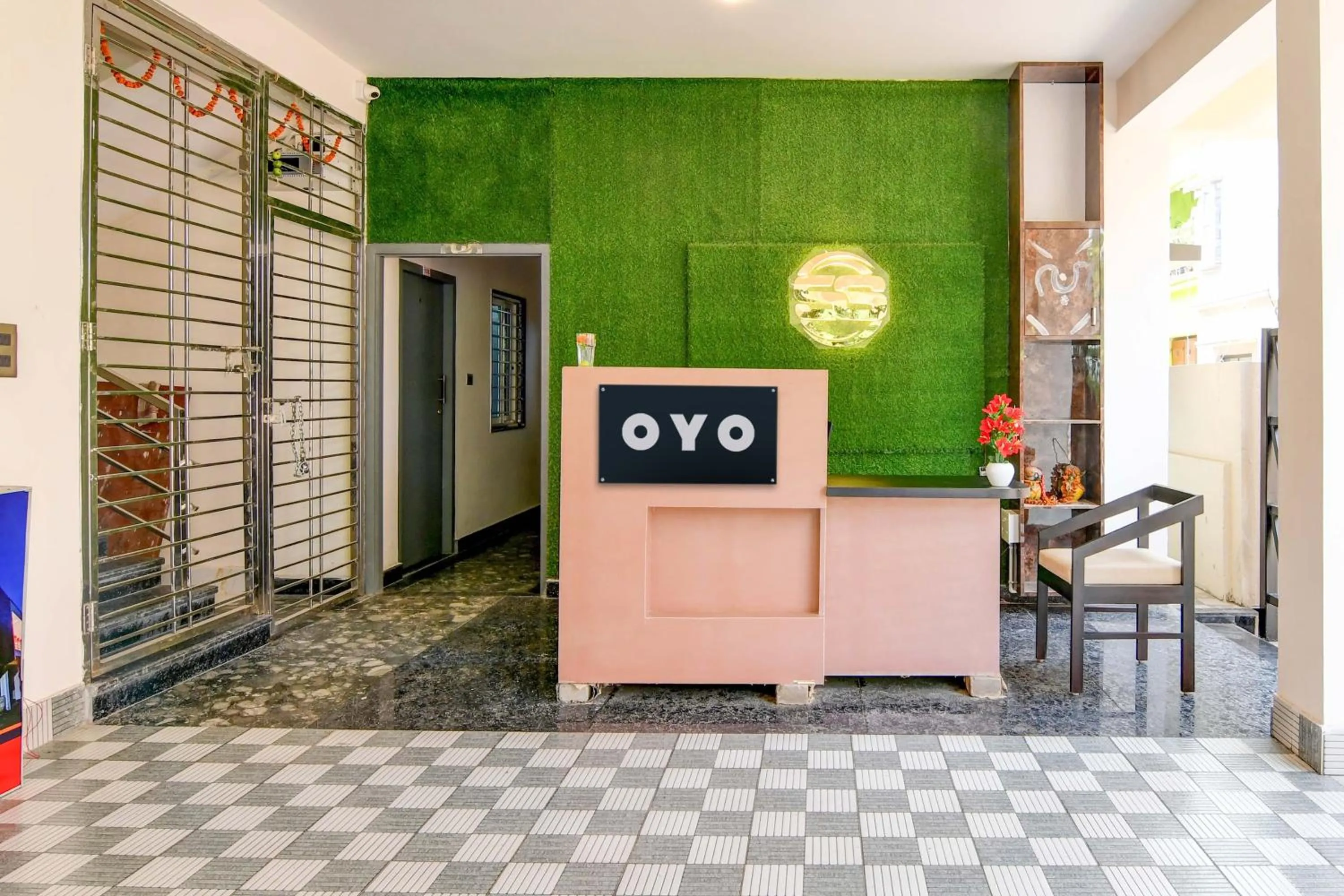 Lobby or reception in Hotel O SS INN Hotels & Homes