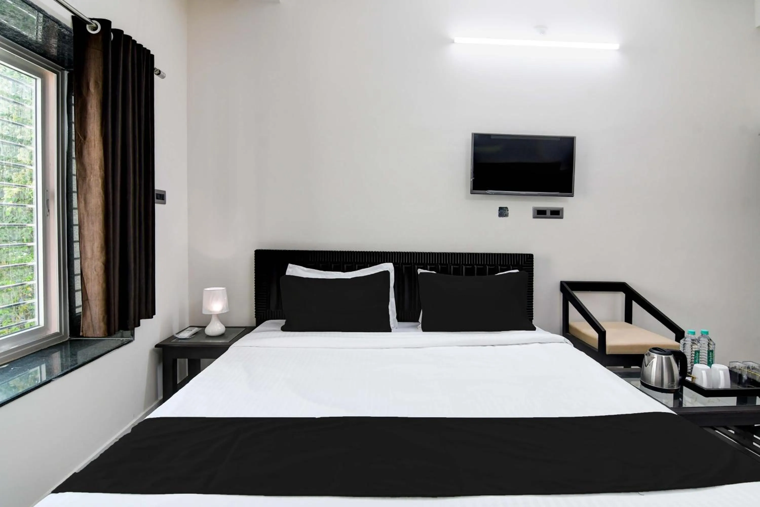 Bedroom, Bed in Hotel O SS INN Hotels & Homes