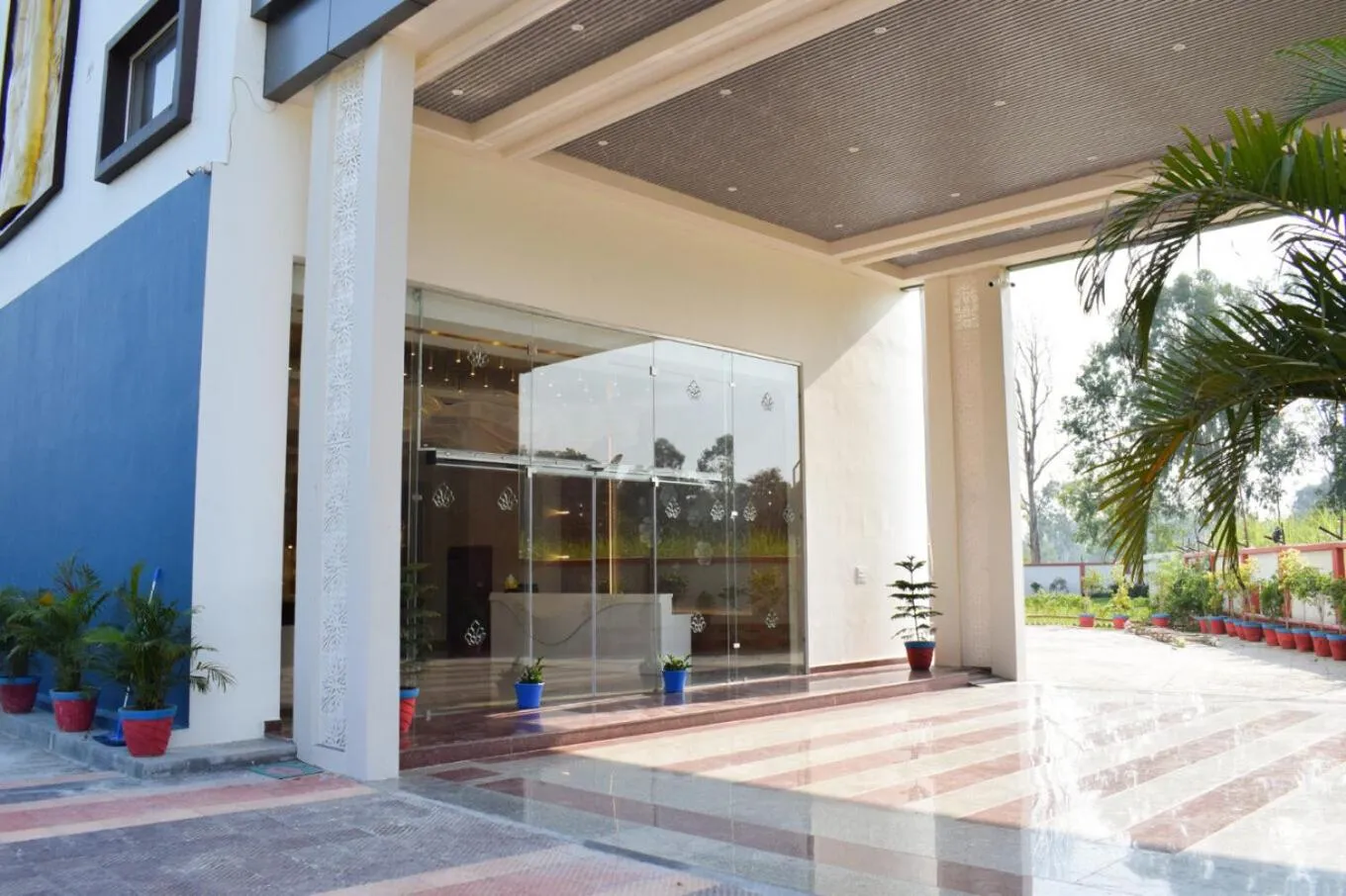 Facade/entrance in Tulip Inn Shravasti