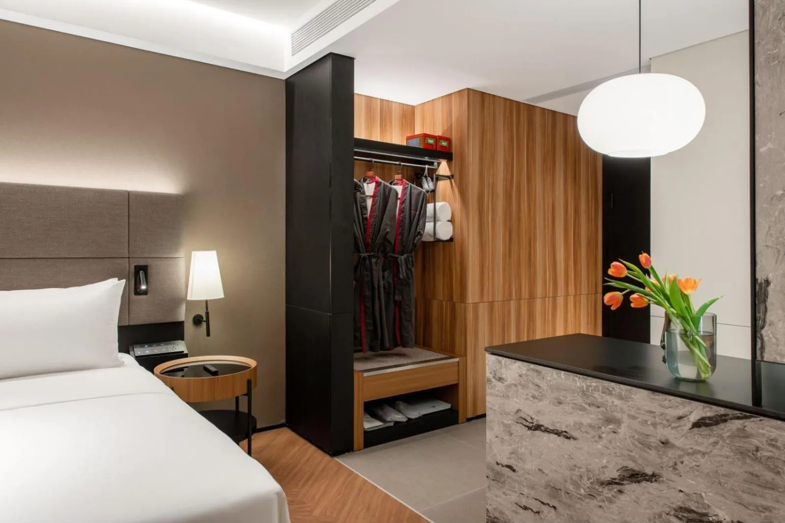 hair dresser, Bed in Intercity Hotel Futian Bin He Zhongzhou Bay