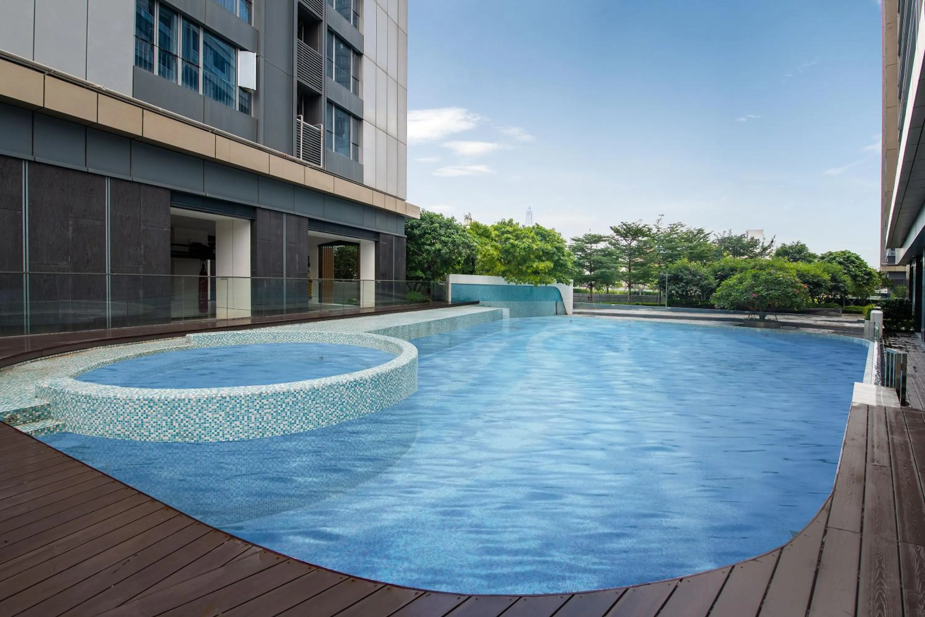 Swimming pool in Intercity Hotel Futian Bin He Zhongzhou Bay