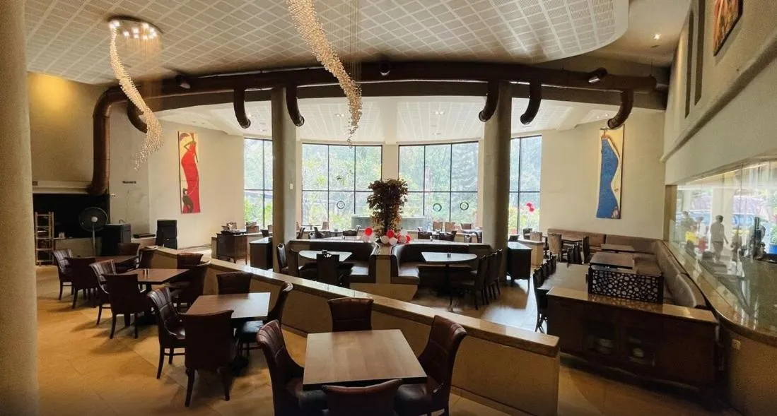 Restaurant/places to eat in Neelam the Glitz