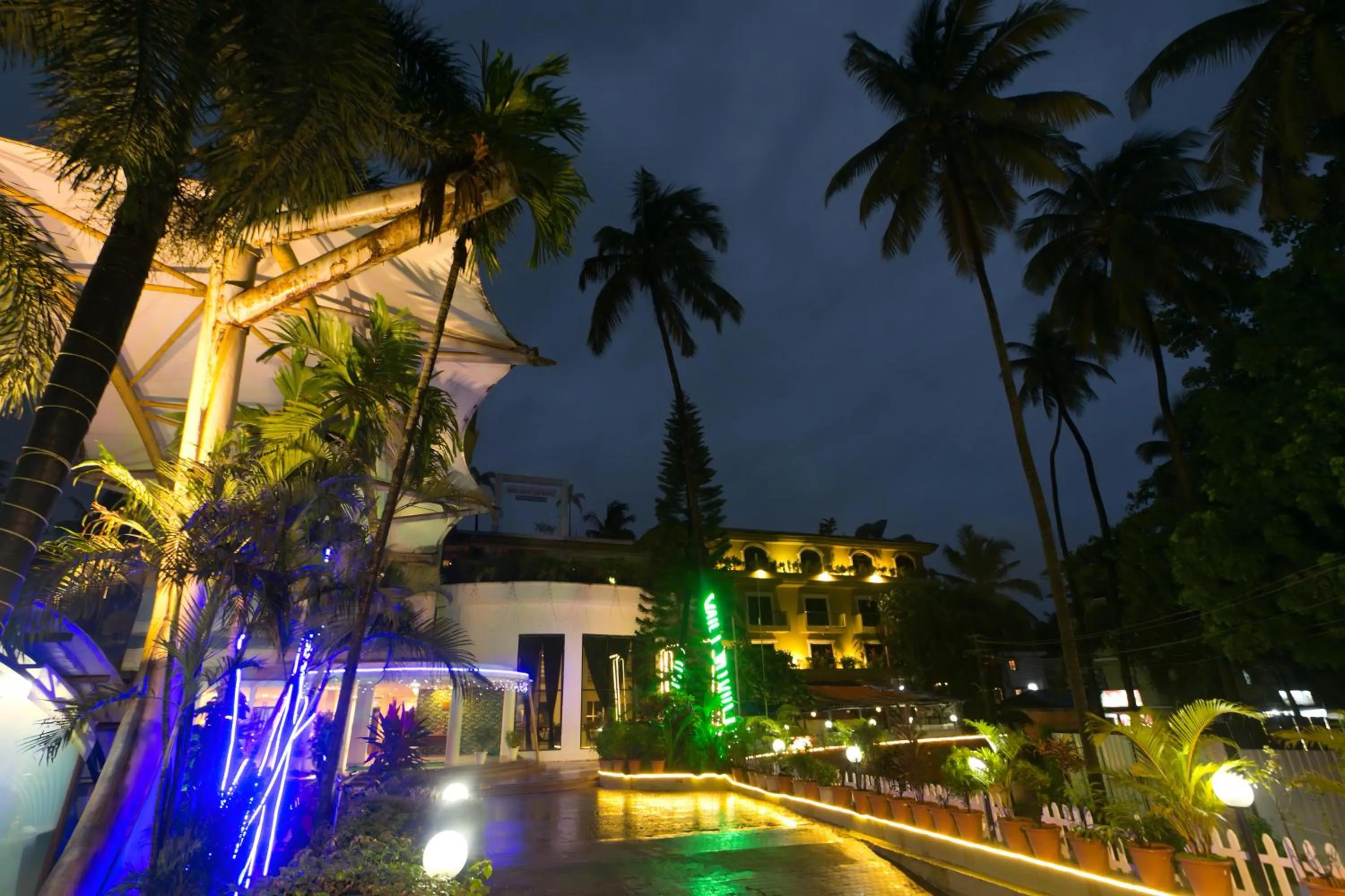 Facade/entrance in Neelam the Glitz