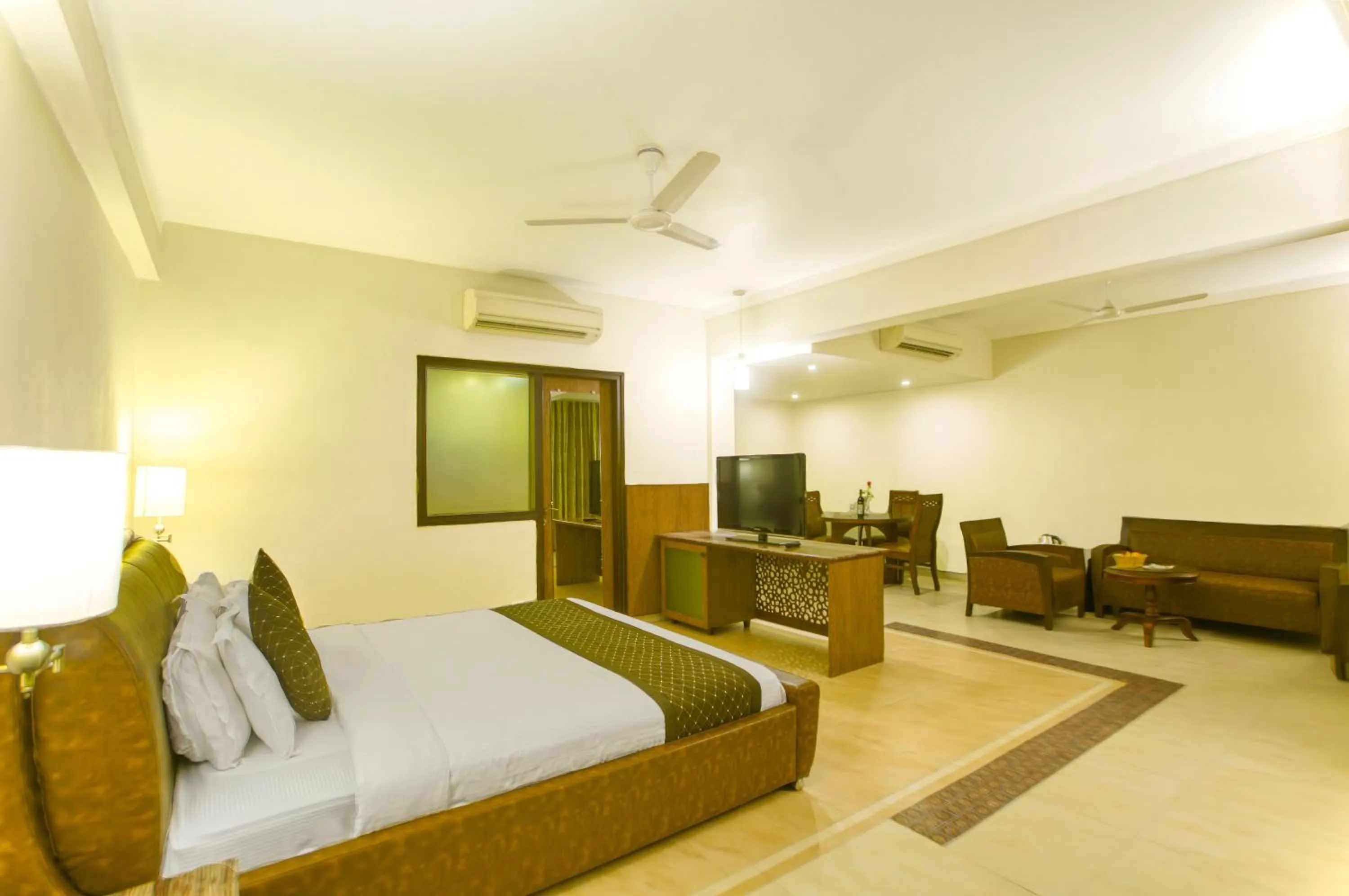 Bedroom, Bed in Neelam the Glitz