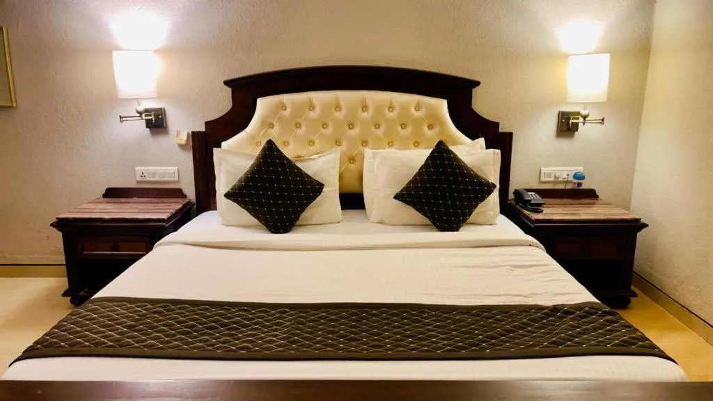 Bed in Neelam the Glitz