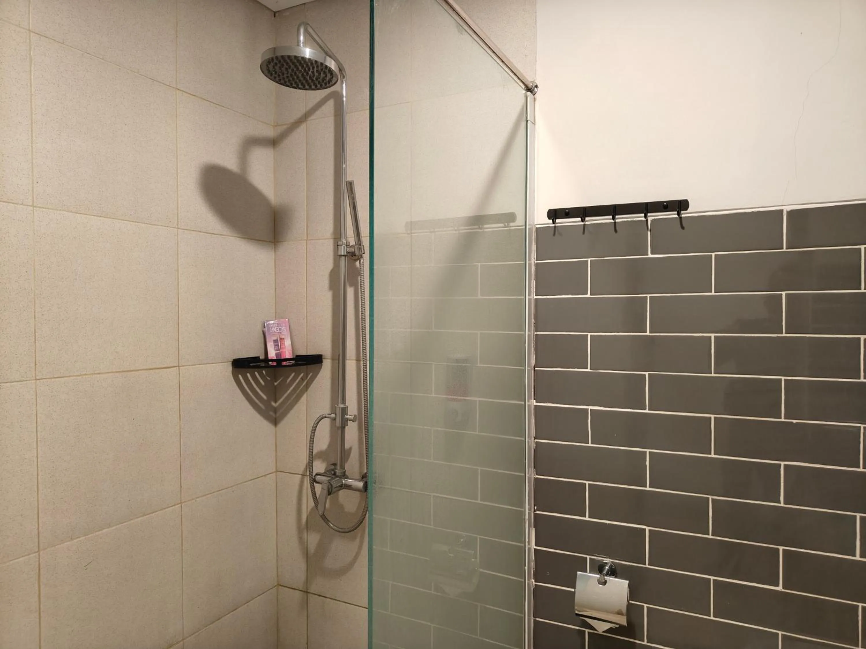 Shower in Manuver Surf And Stay Uluwatu Bali