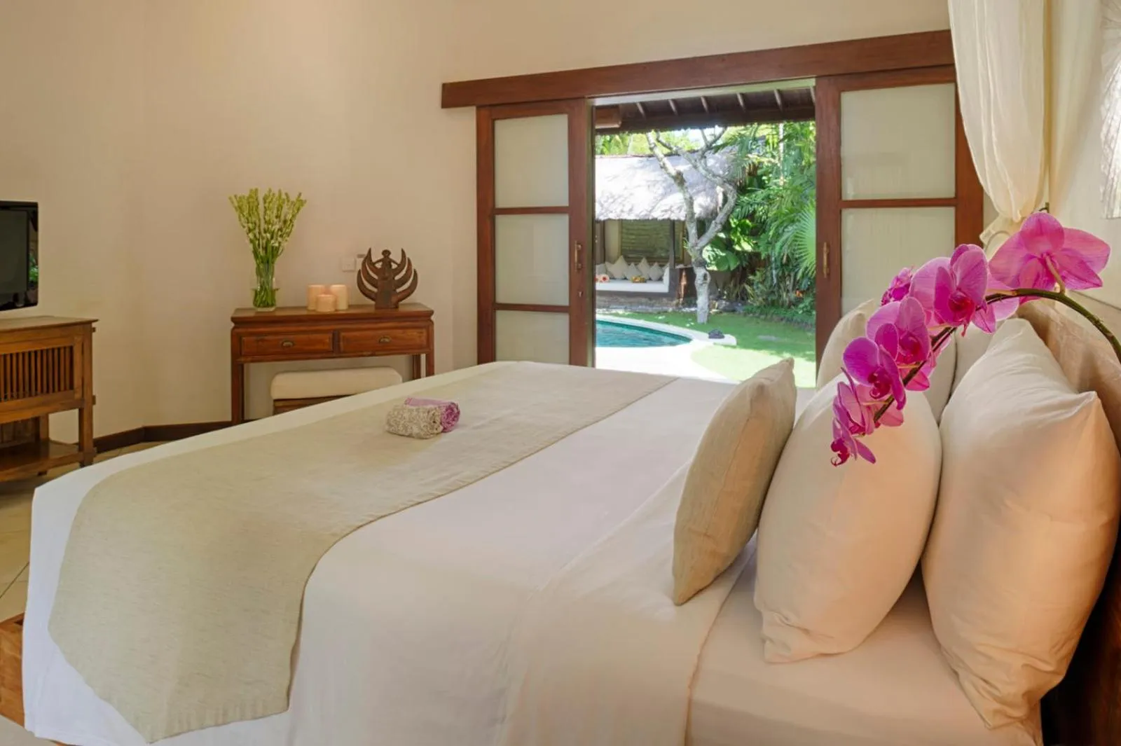 Bed in Villa Kubu Seminyak