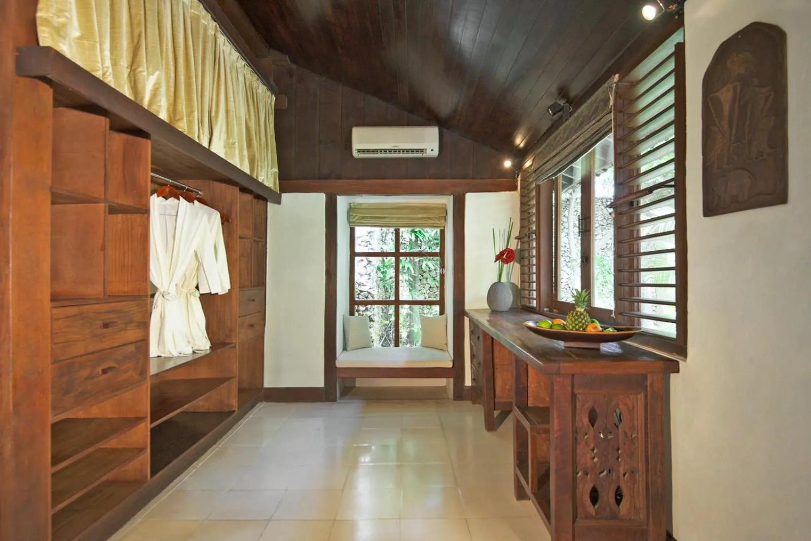 wardrobe in Villa Kubu Seminyak