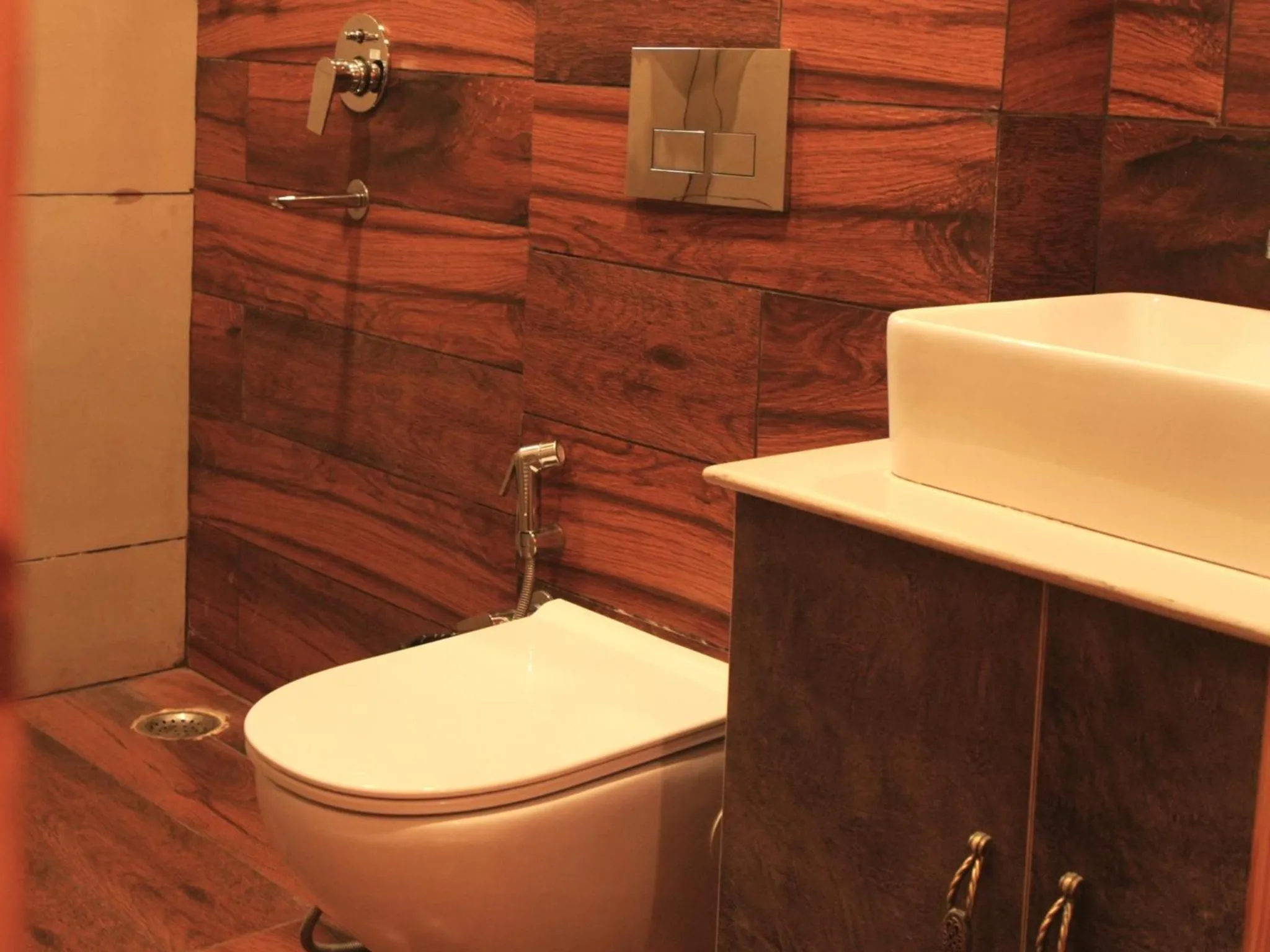 Toilet in Moustache Bhimtal Luxuria, Nainital