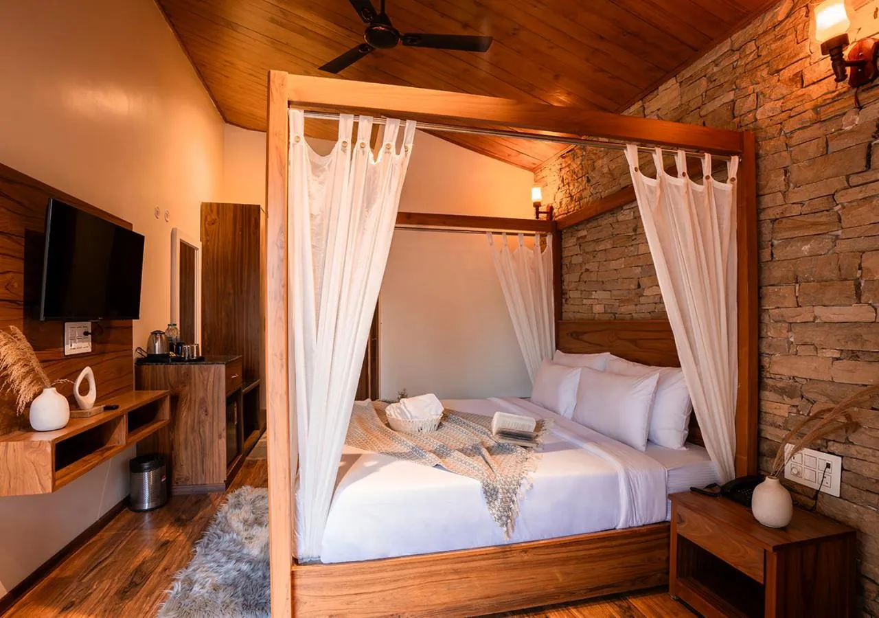 Communal lounge/ TV room, Bed in Moustache Bhimtal Luxuria, Nainital