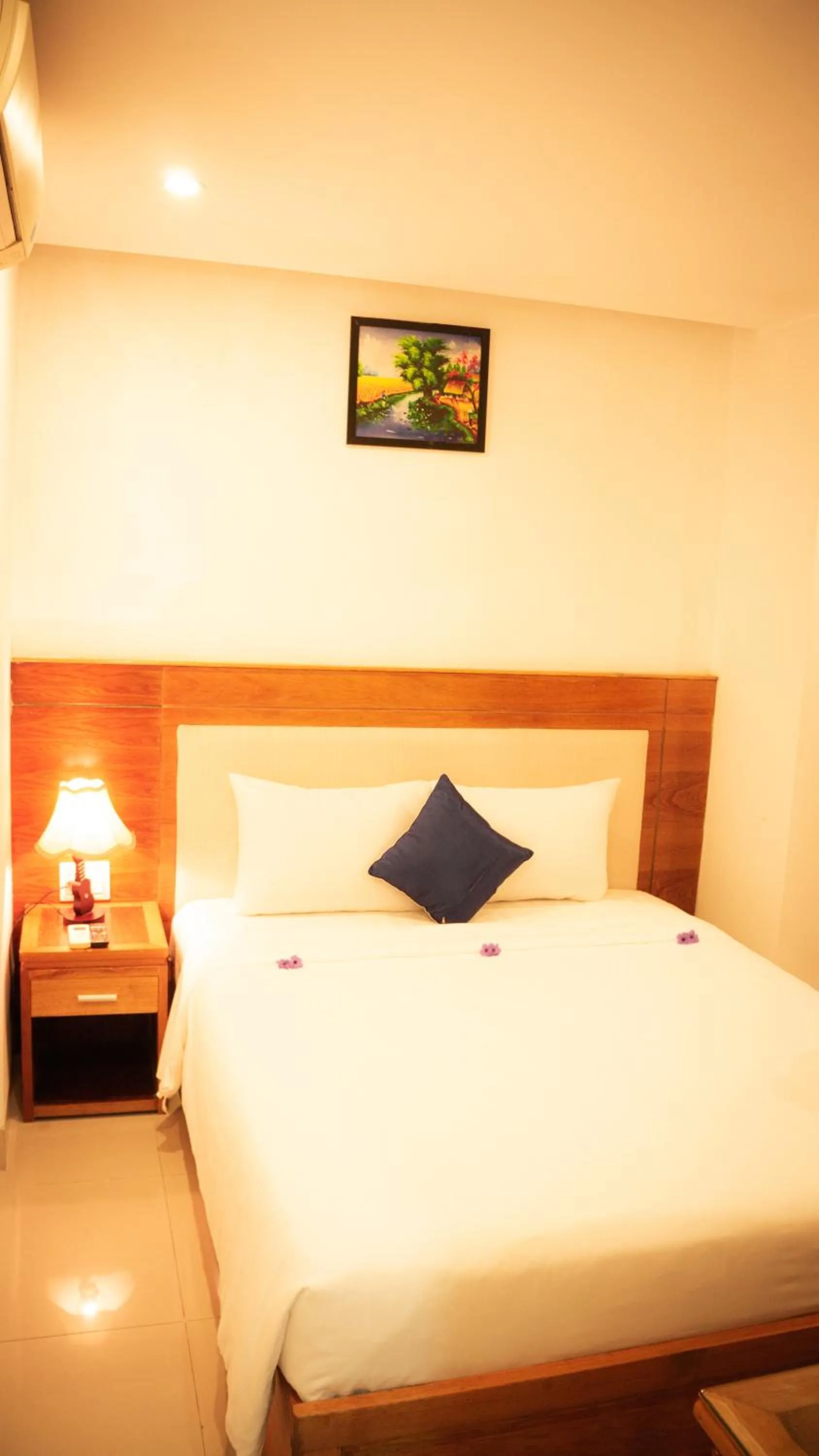 Photo of the whole room, Bed in Sea Castle Hotel