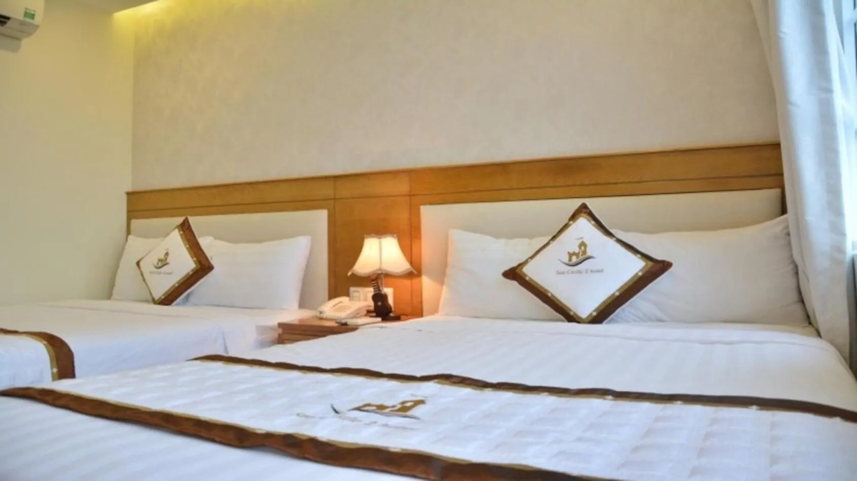 Bed in Sea Castle Hotel