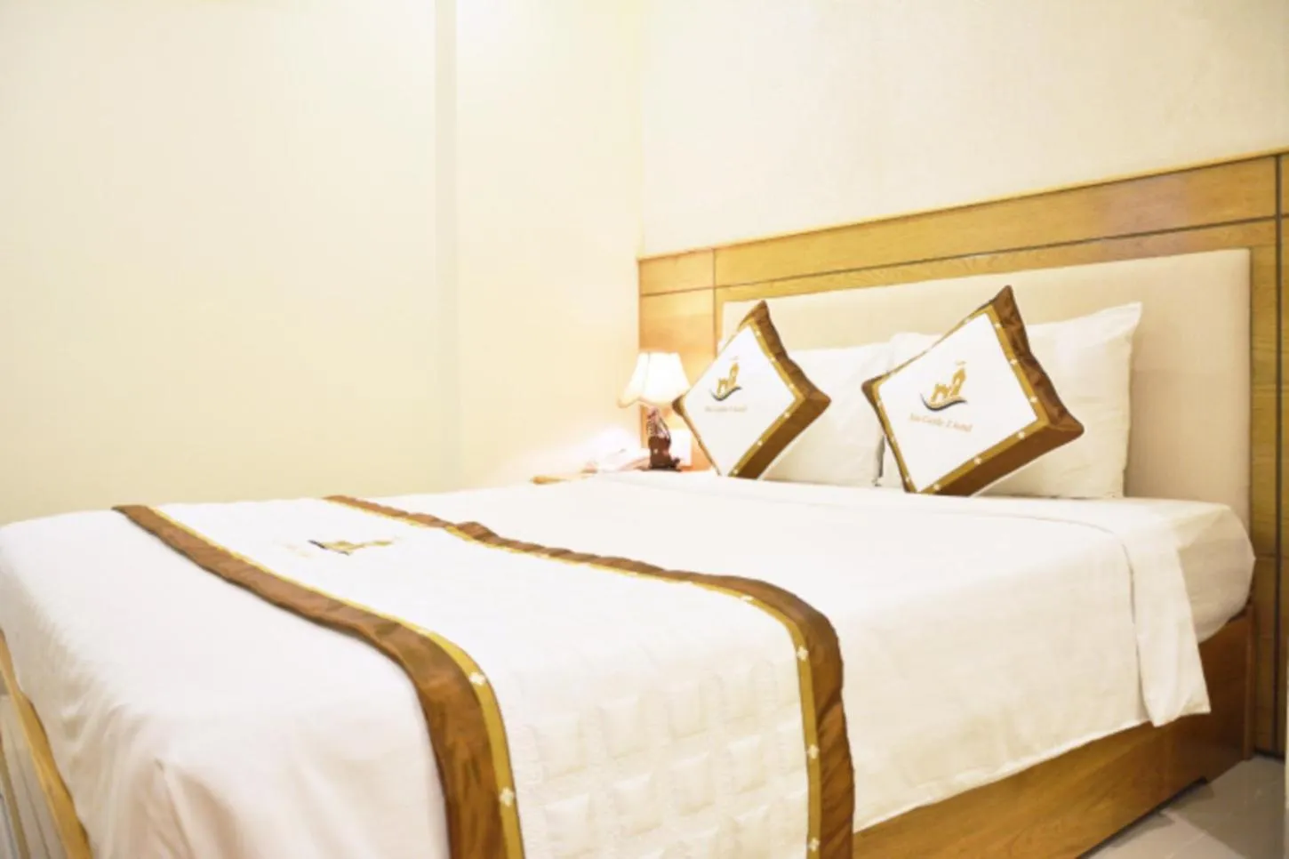 Bed in Sea Castle Hotel