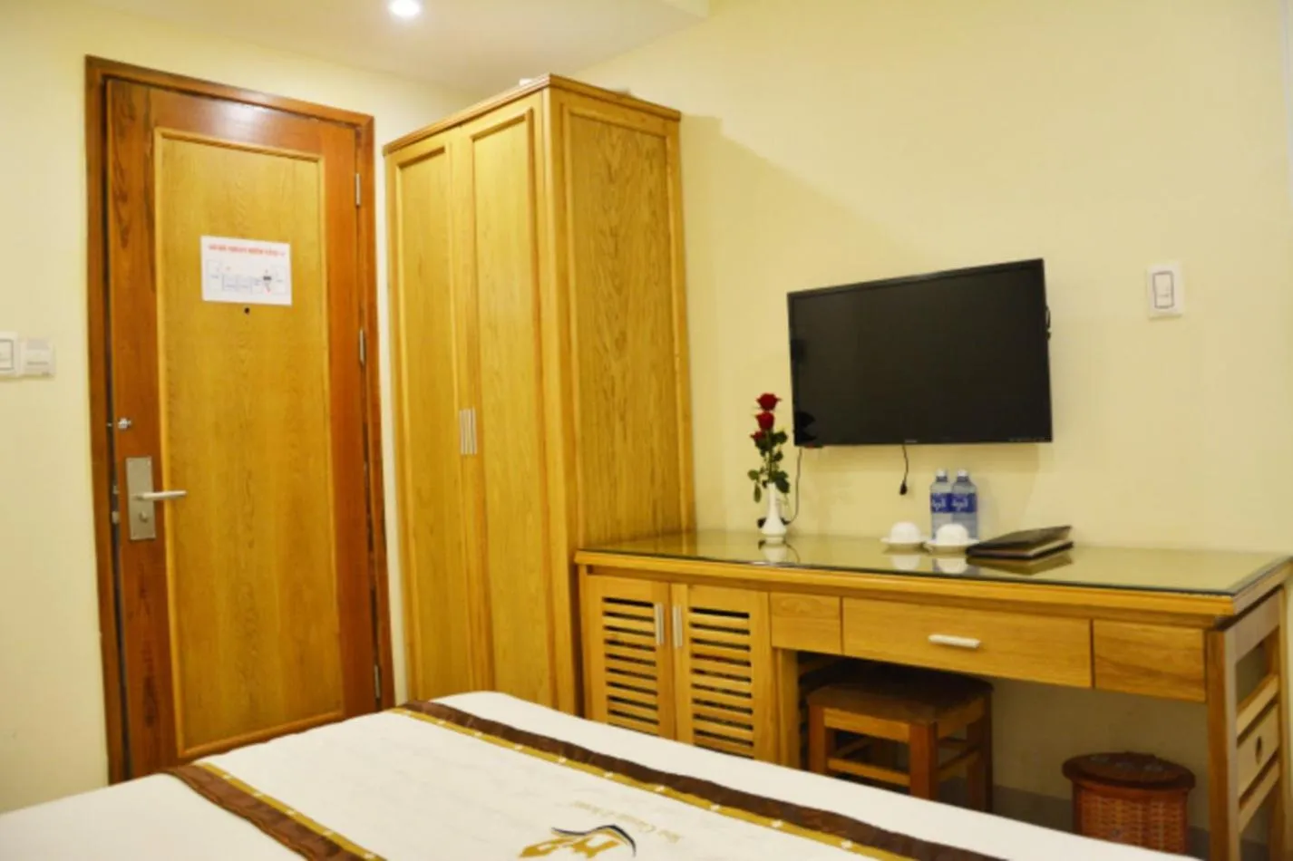 Communal lounge/ TV room, TV/Entertainment Center in Sea Castle Hotel