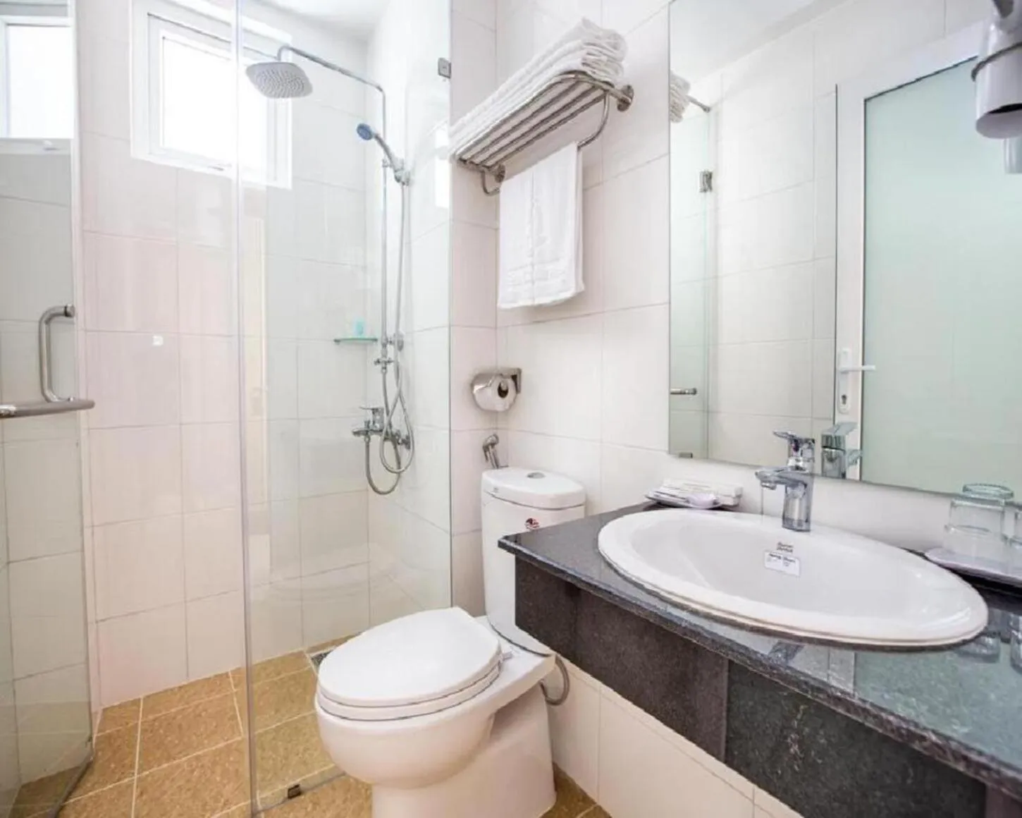 Shower, Bathroom in Sea Castle Hotel