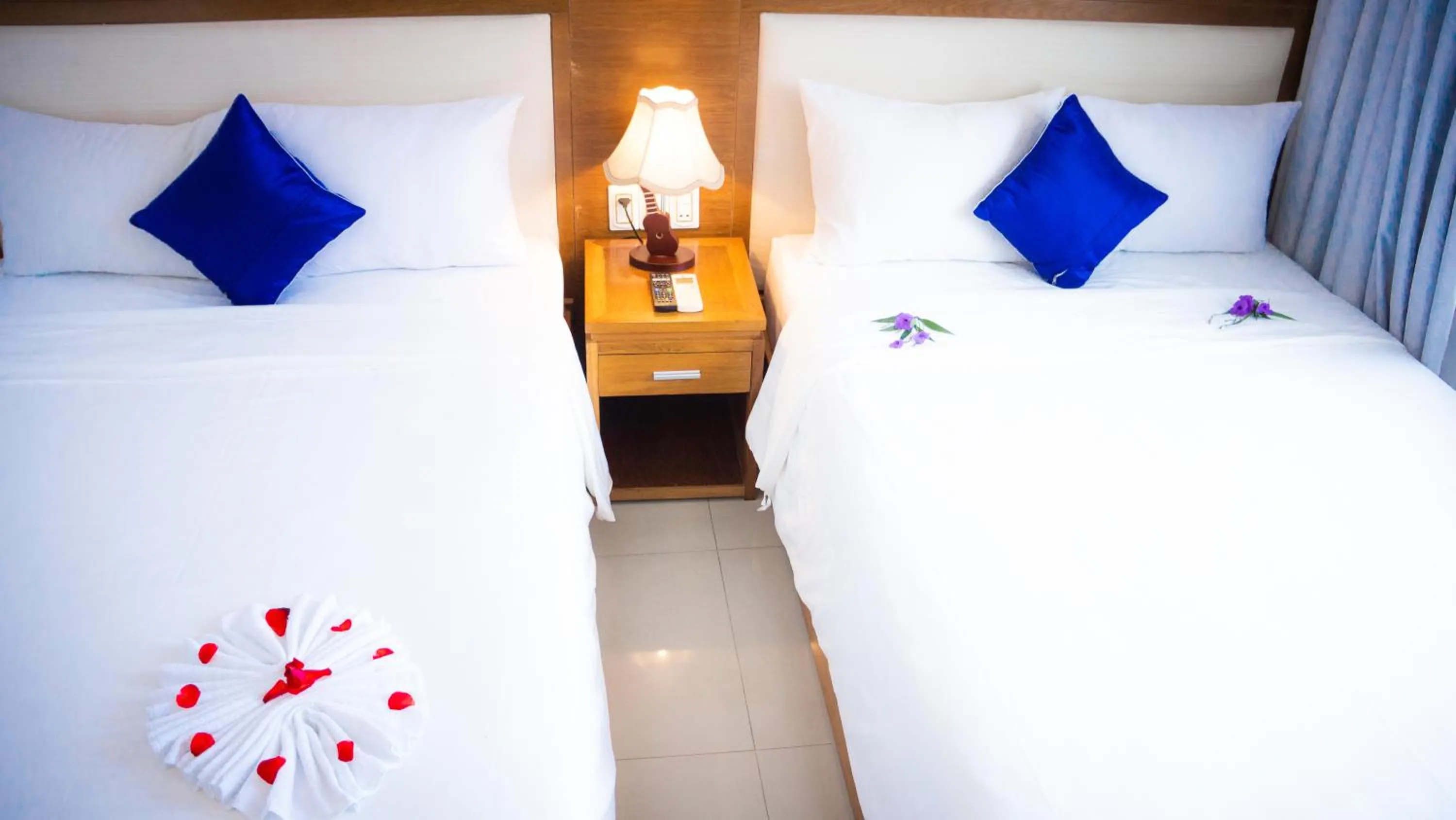 Bed in Sea Castle Hotel