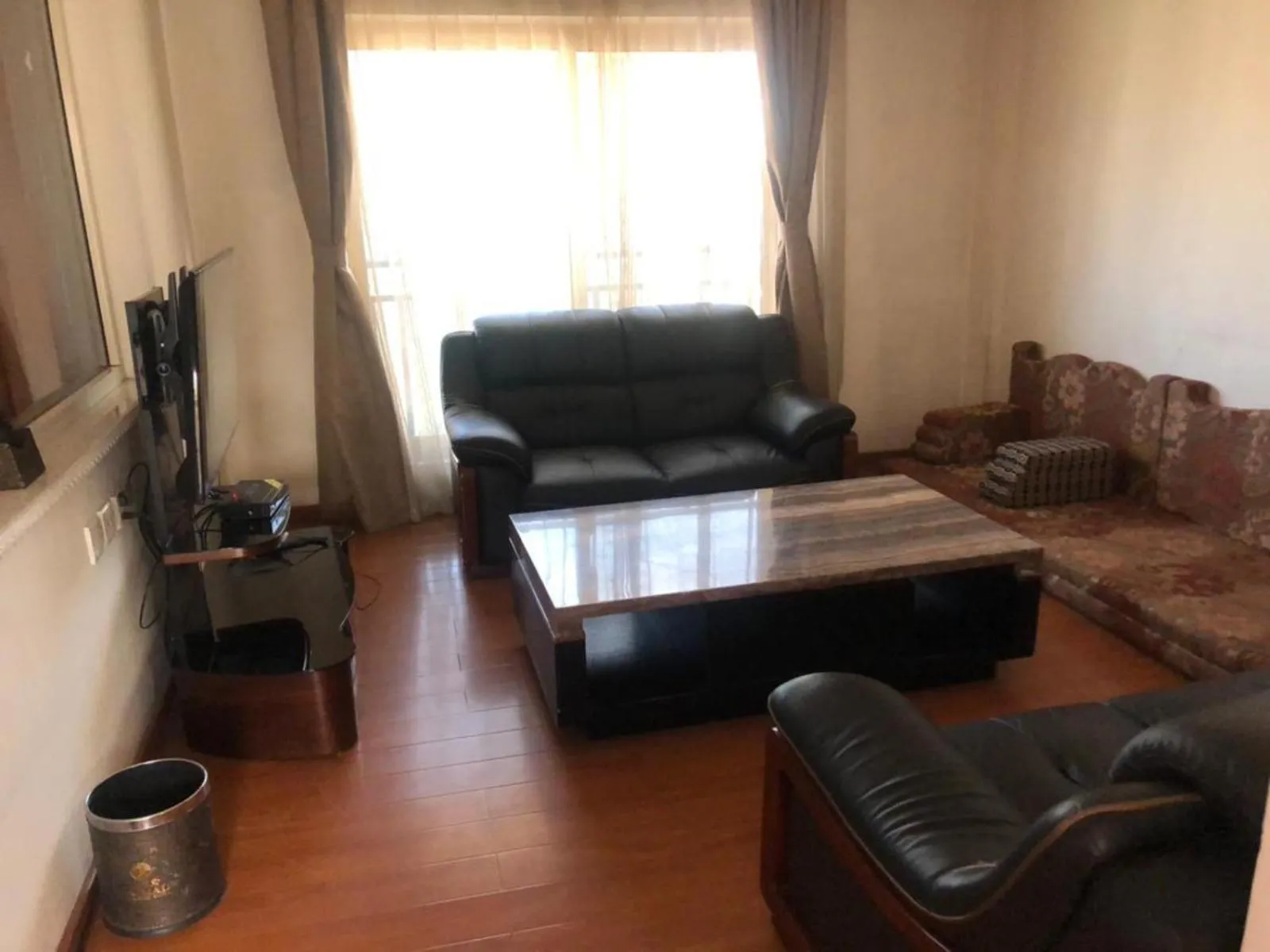 TV and multimedia in Emmad Furnished Hotel