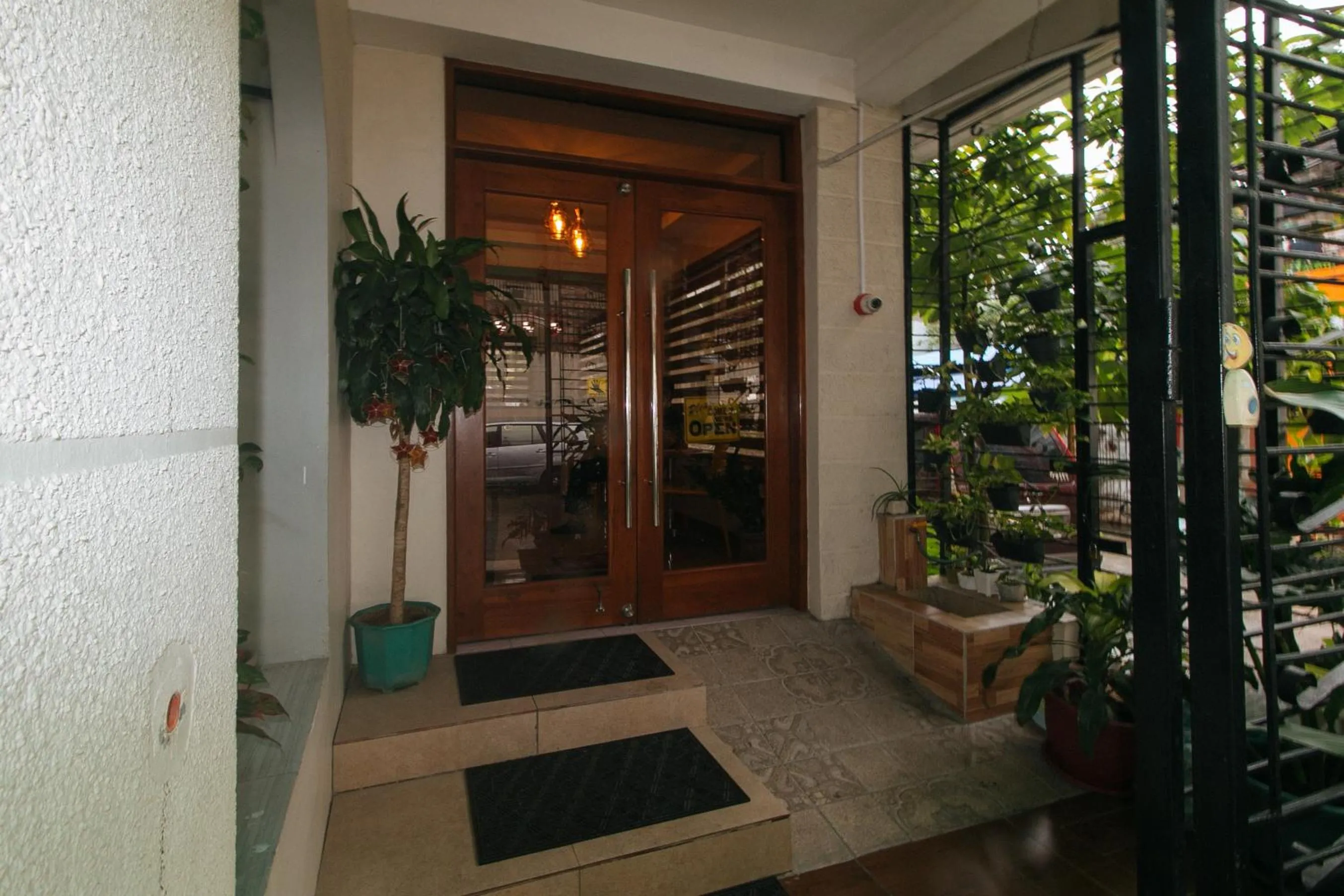 Facade/entrance in Catlea Inn