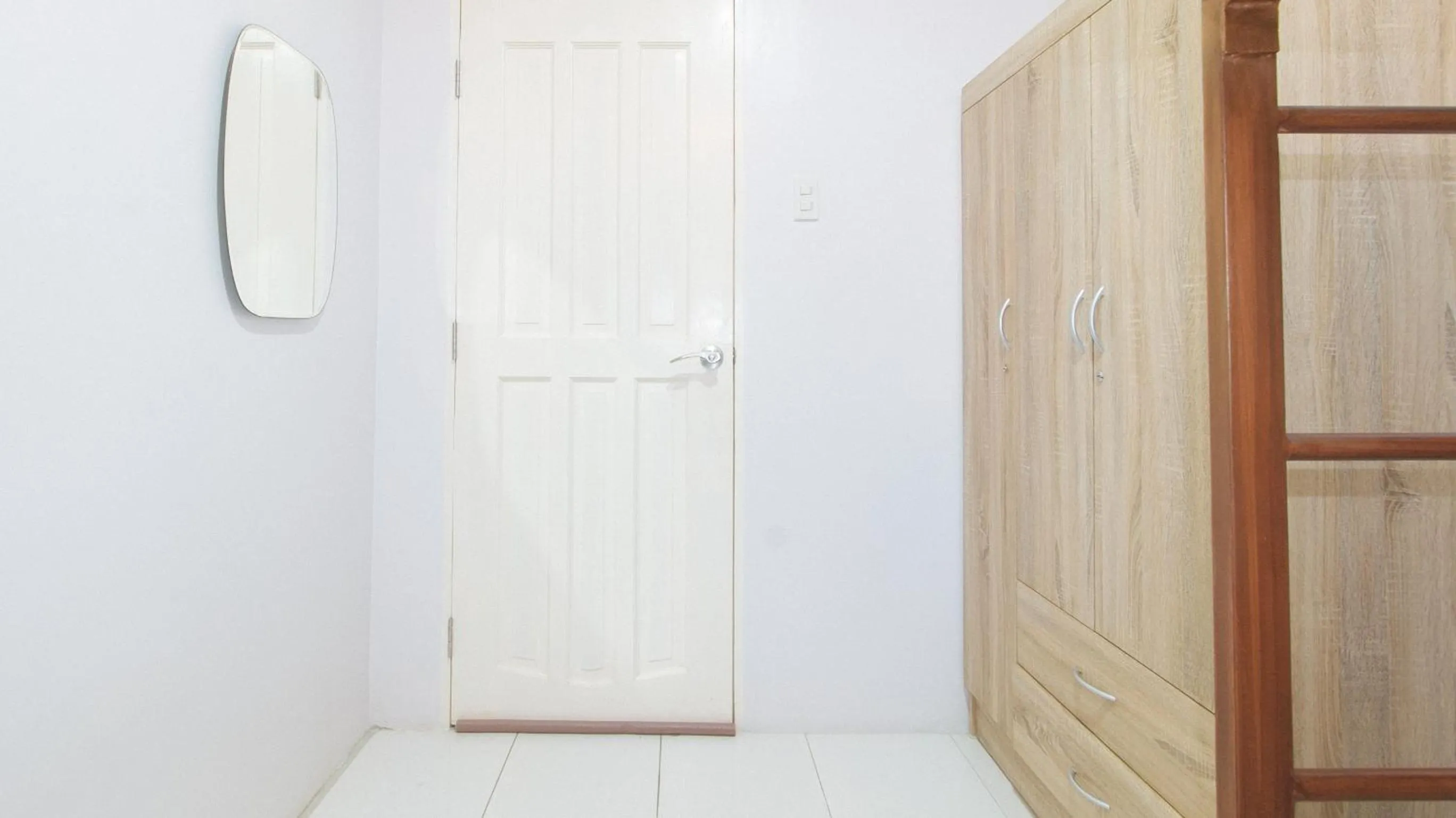 wardrobe in Catlea Inn