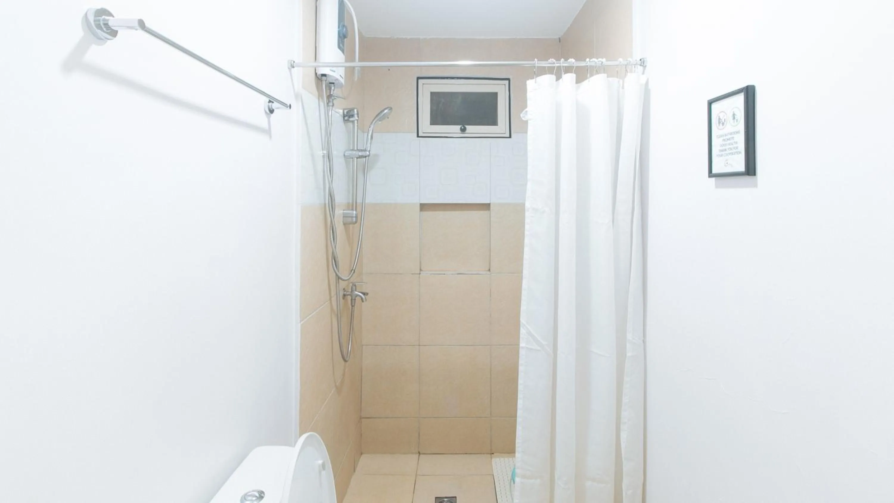 Shower in Catlea Inn