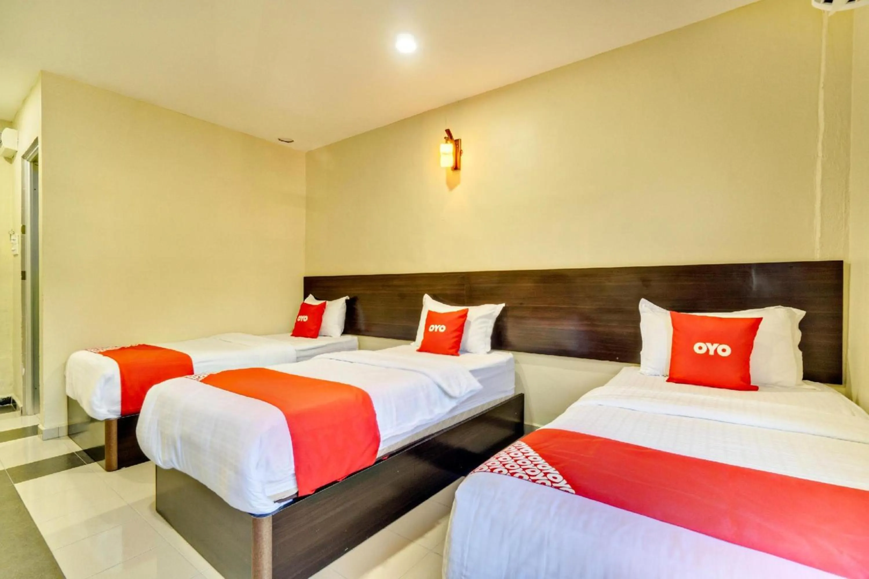 Photo of the whole room, Bed in OYO 89960 Manjung Inn Hotel