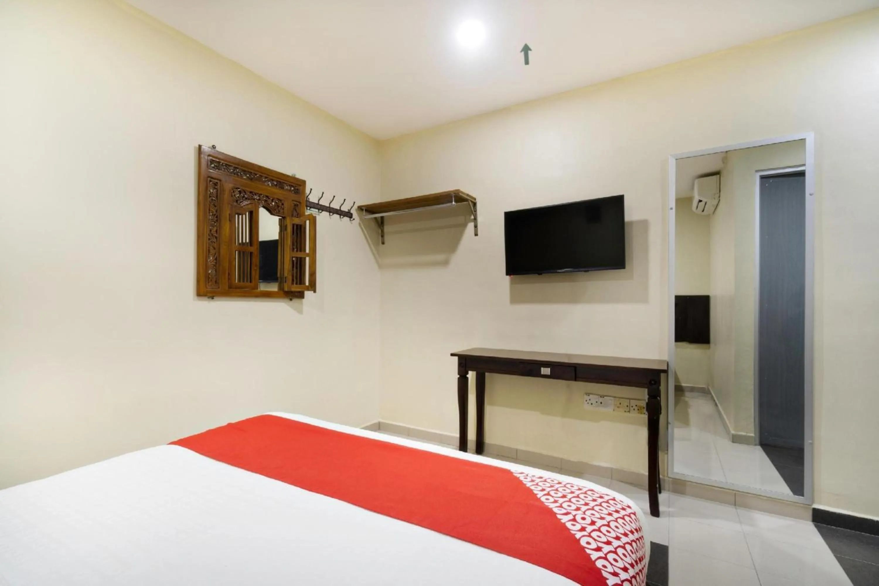 View (from property/room), Bed in OYO 89960 Manjung Inn Hotel