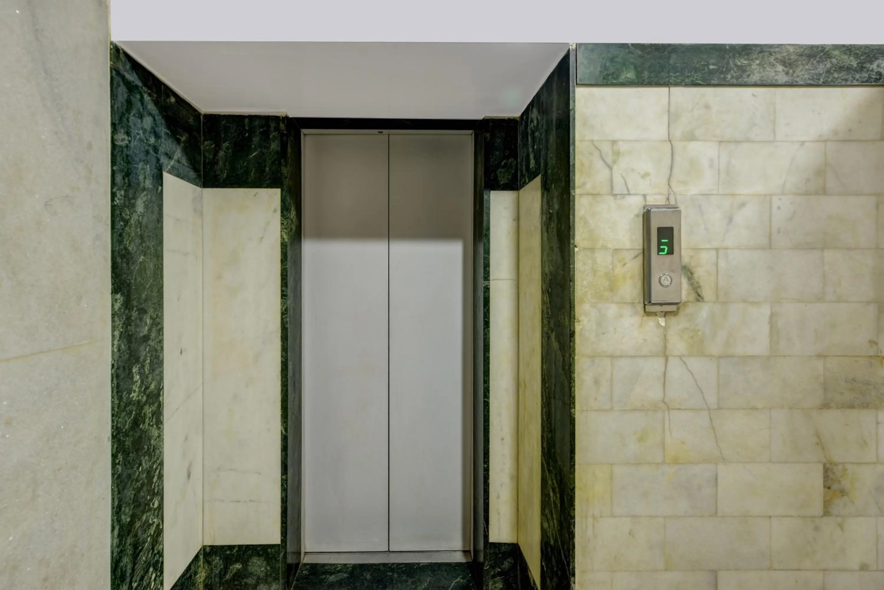 elevator in New Royal Hotel Just Near Old Delhi Railway Station And Chandni Chowk