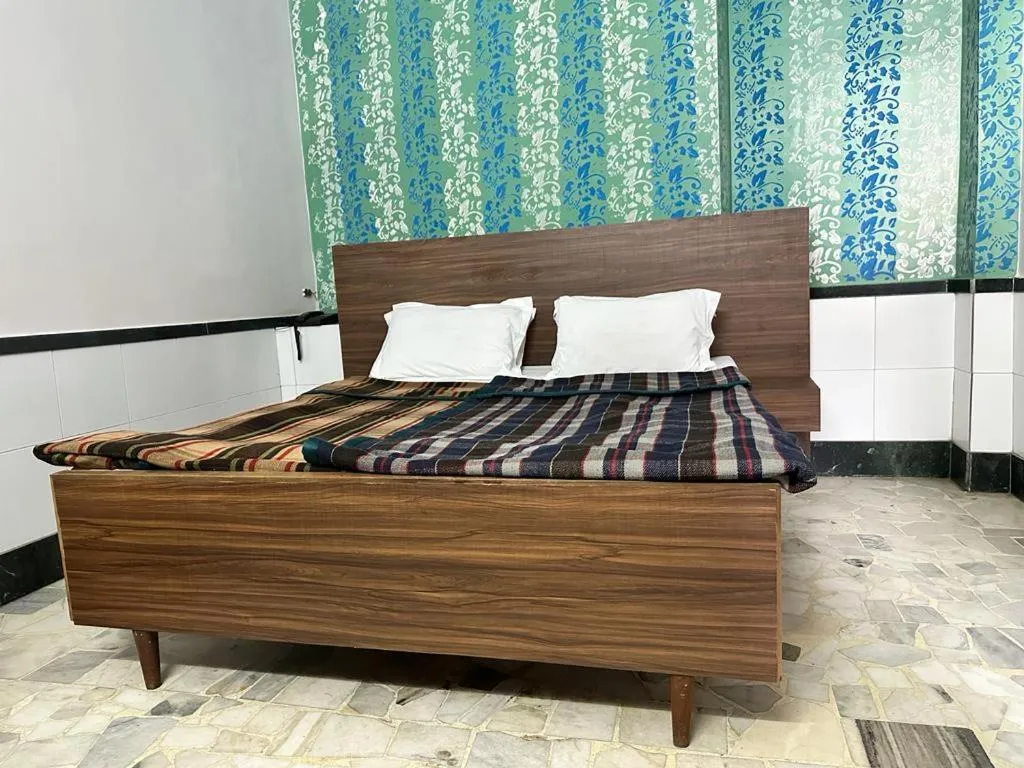 Bedroom, Bed in New Royal Hotel