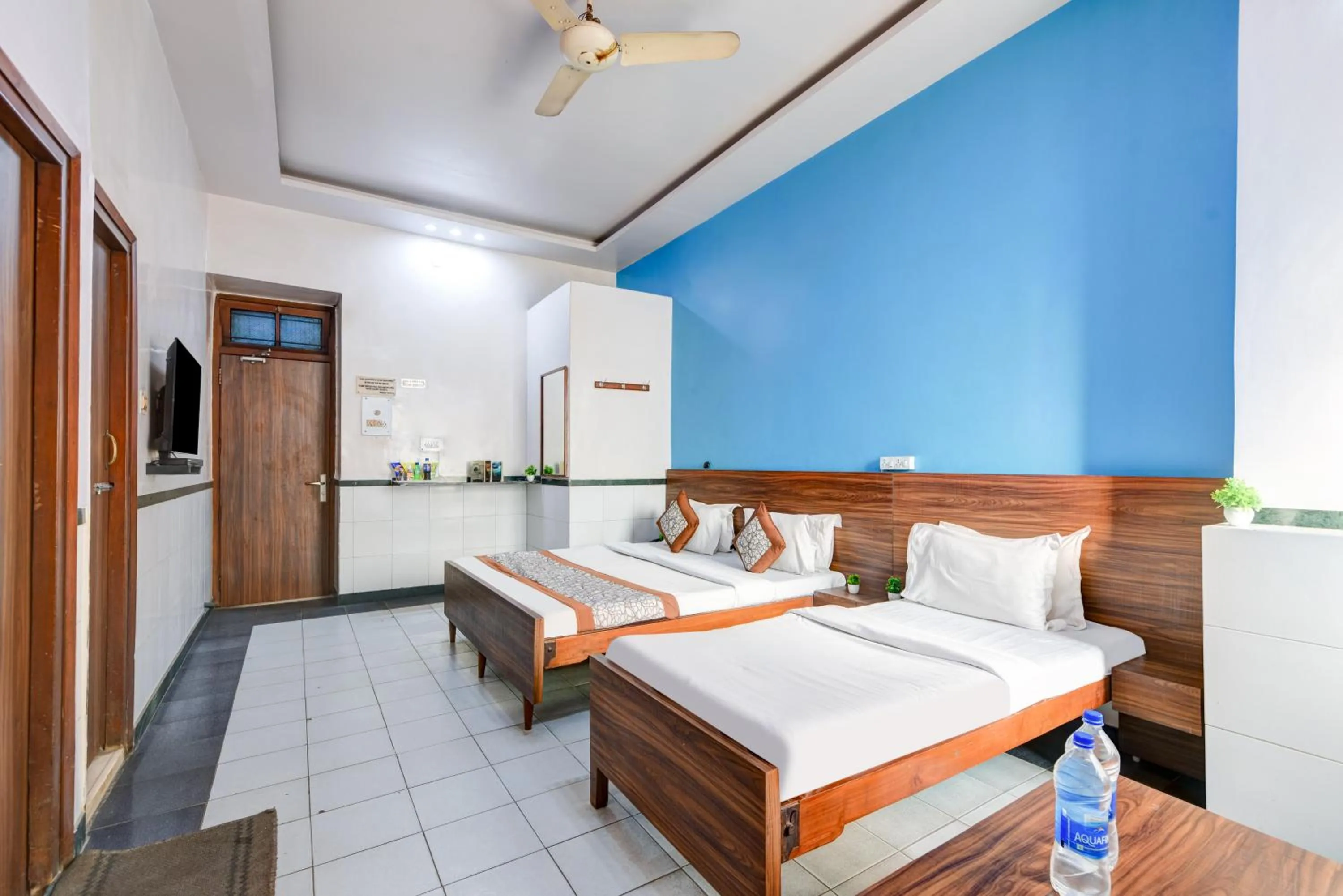 Bed in New Royal Hotel Just Near Old Delhi Railway Station And Chandni Chowk