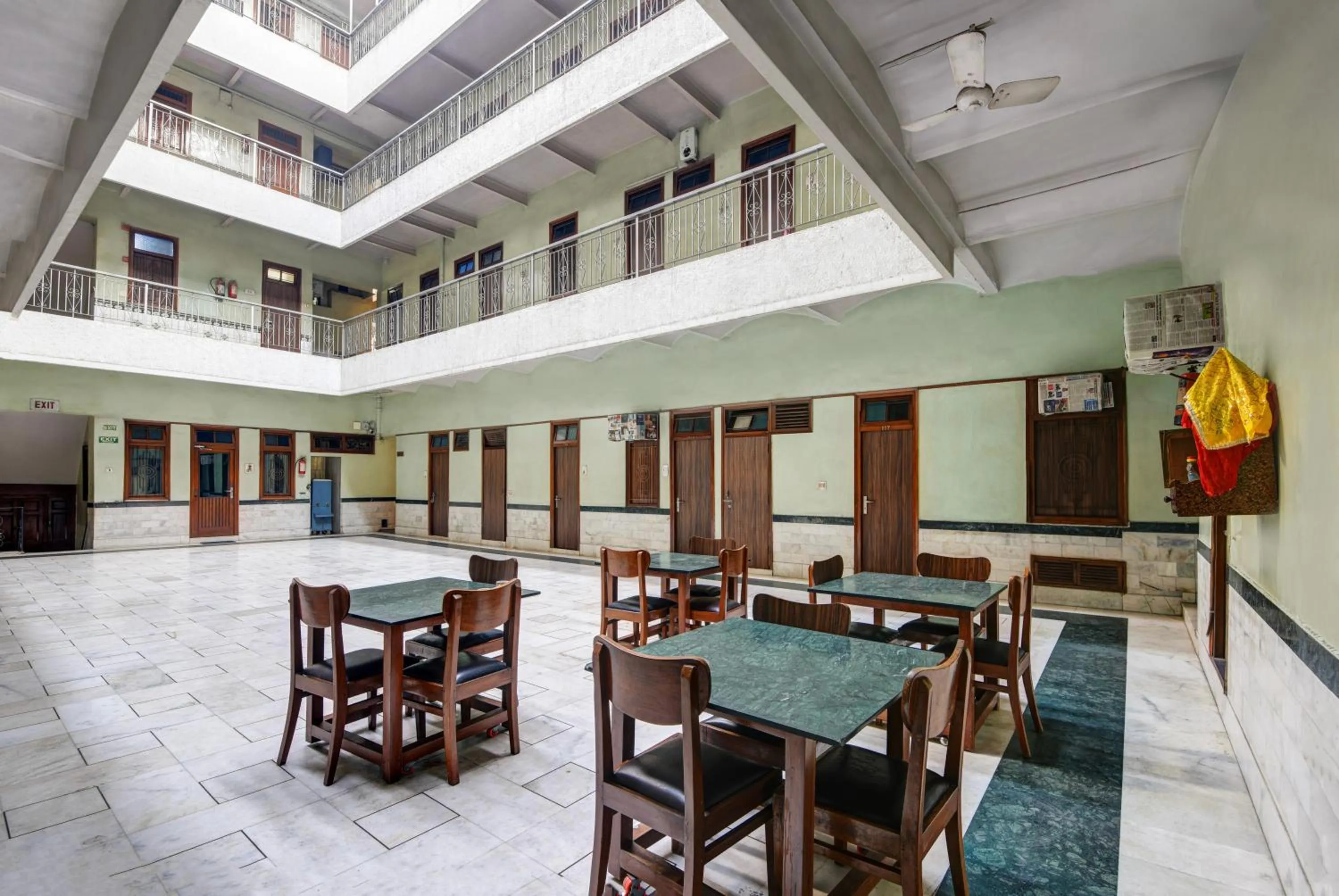 Living room in New Royal Hotel Just Near Old Delhi Railway Station And Chandni Chowk