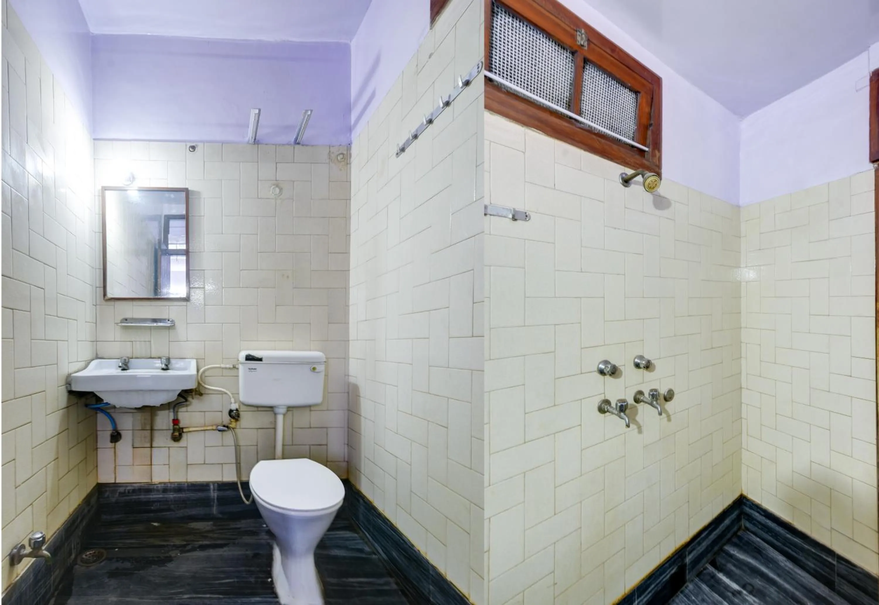 Toilet in New Royal Hotel Just Near Old Delhi Railway Station And Chandni Chowk