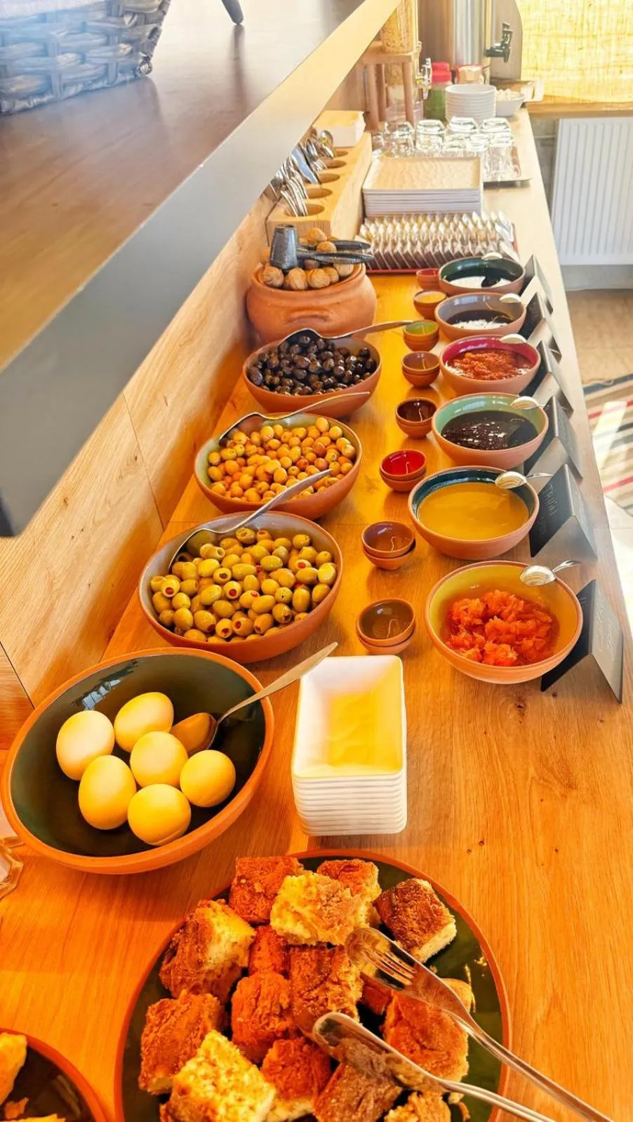 Breakfast in My Cave Suites